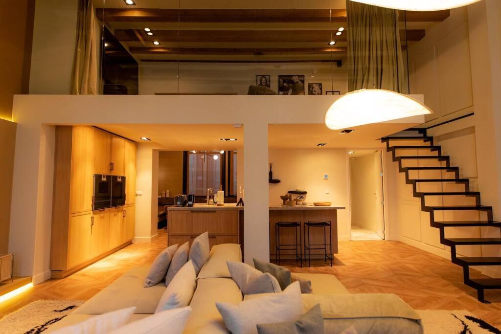 Newly renovated luxurious 200 SQM loft in city centre