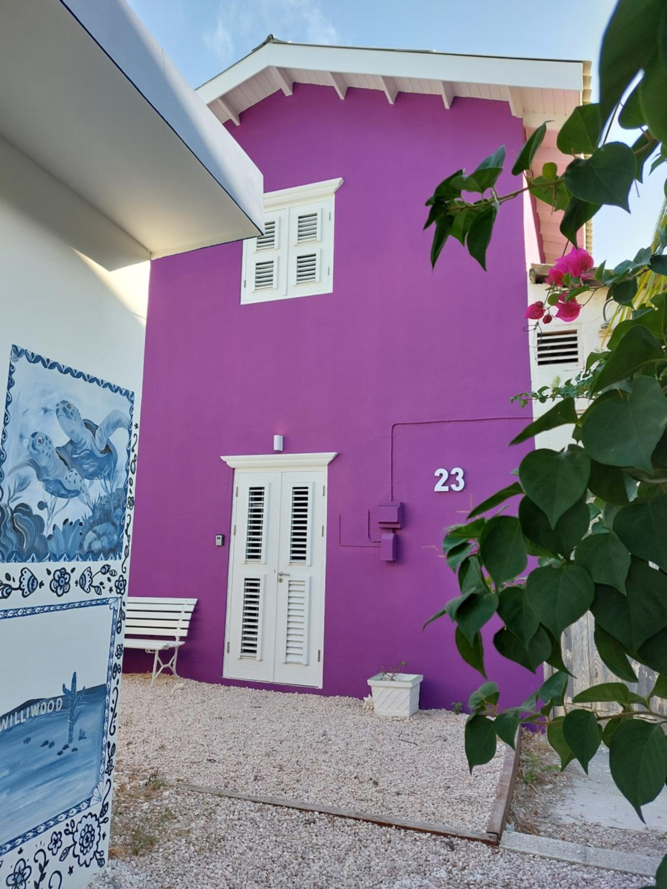 Hotel Purple house in colorful city centre - Image 1