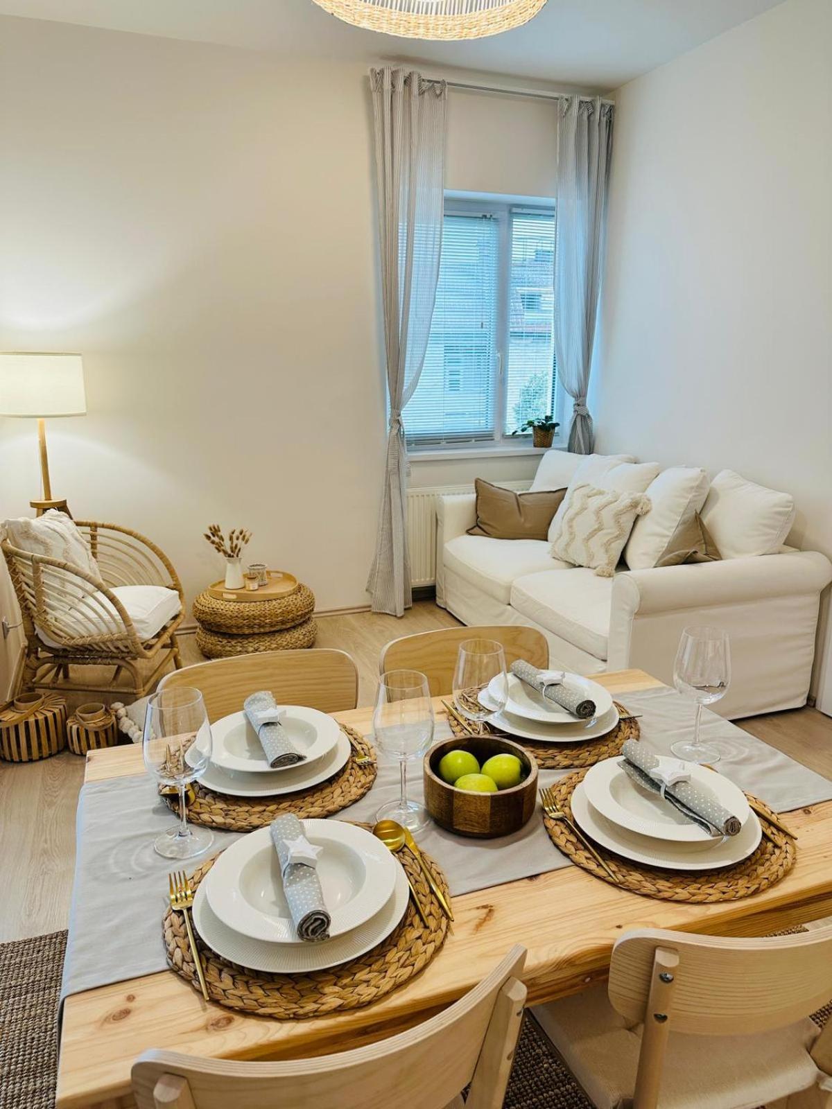 Cozy and Unique apartment near train station view 4