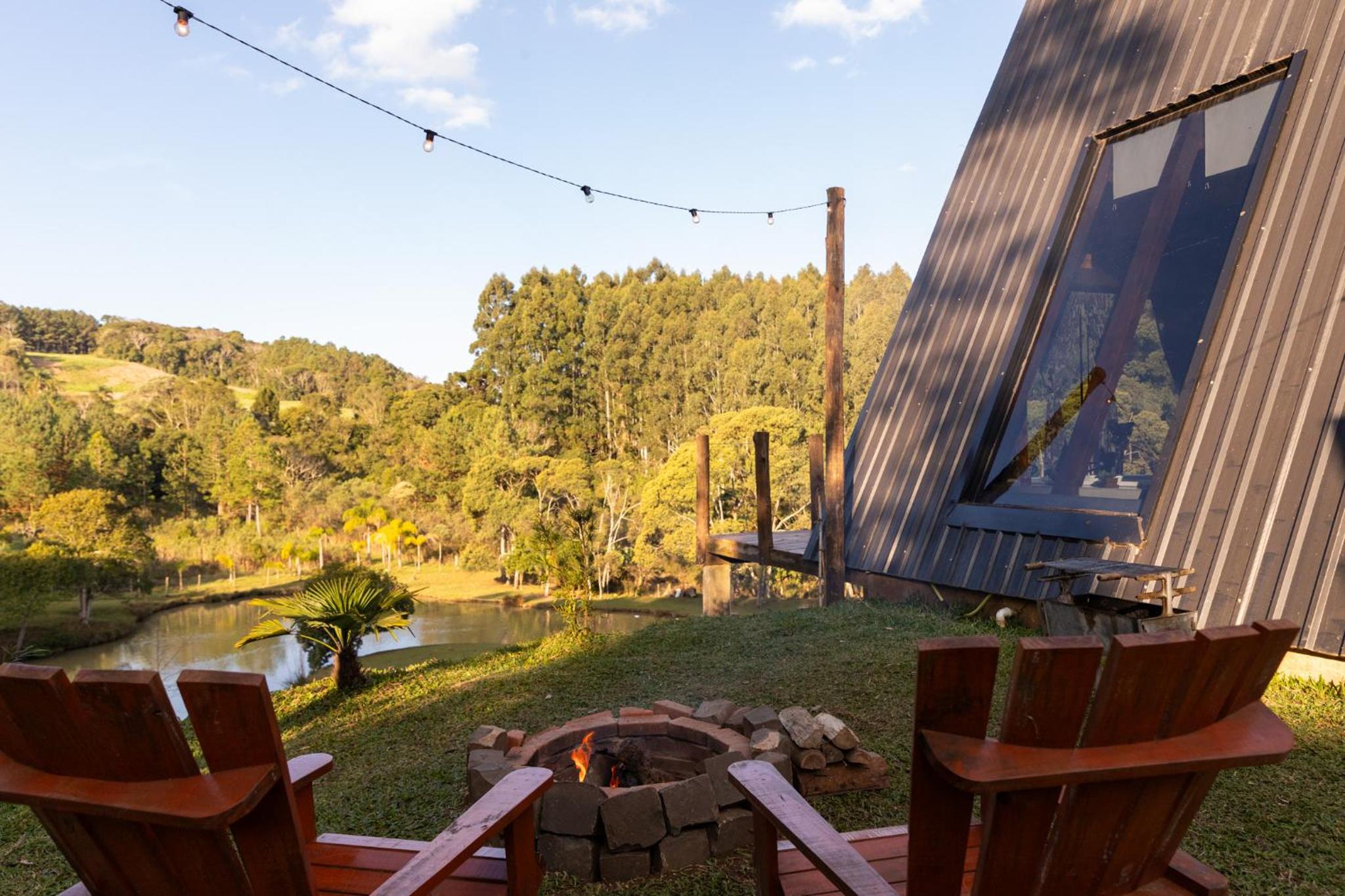 Cabana com Hidromassagem e Vista, a 12km de Treze Tílias
