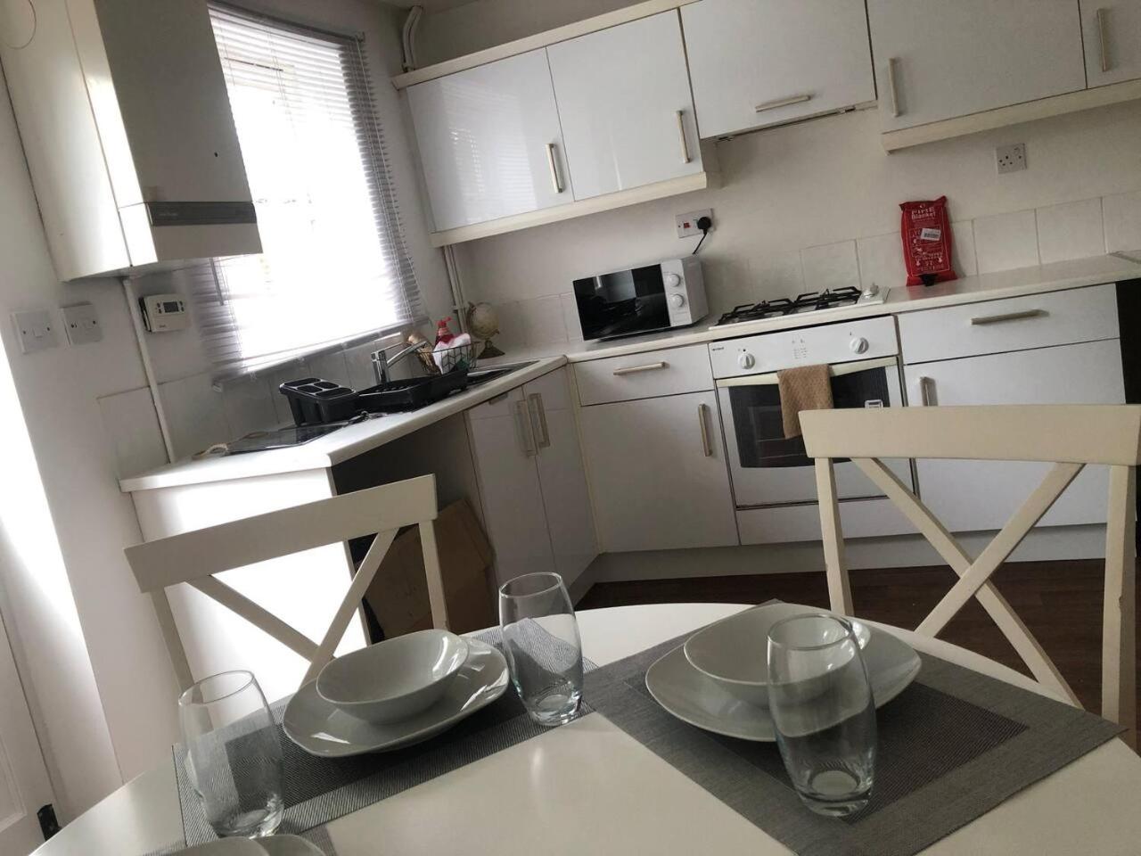 Bluebell House 2 bedroom with parking and garden view 5