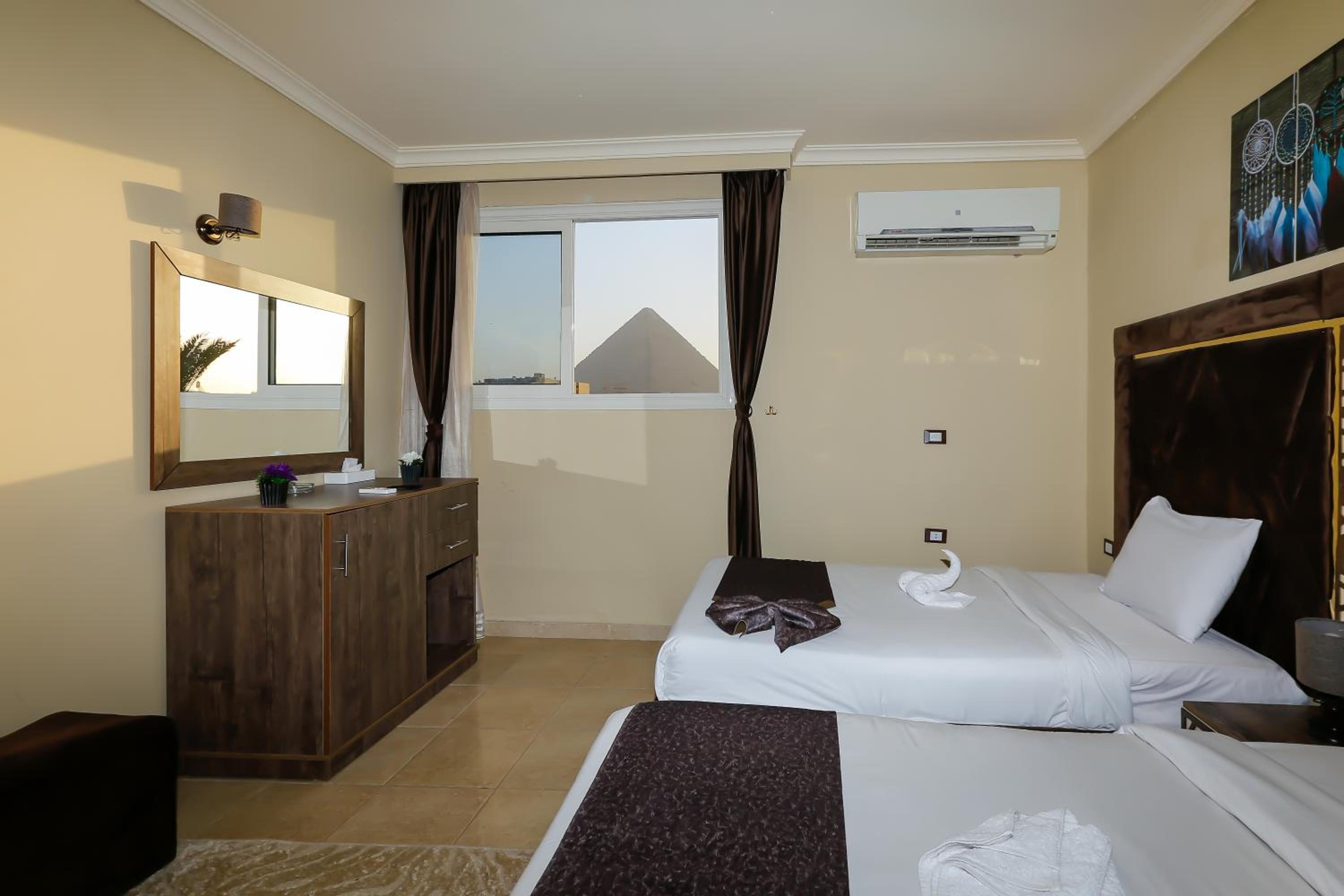 King Cheops Inn - Pyramid View