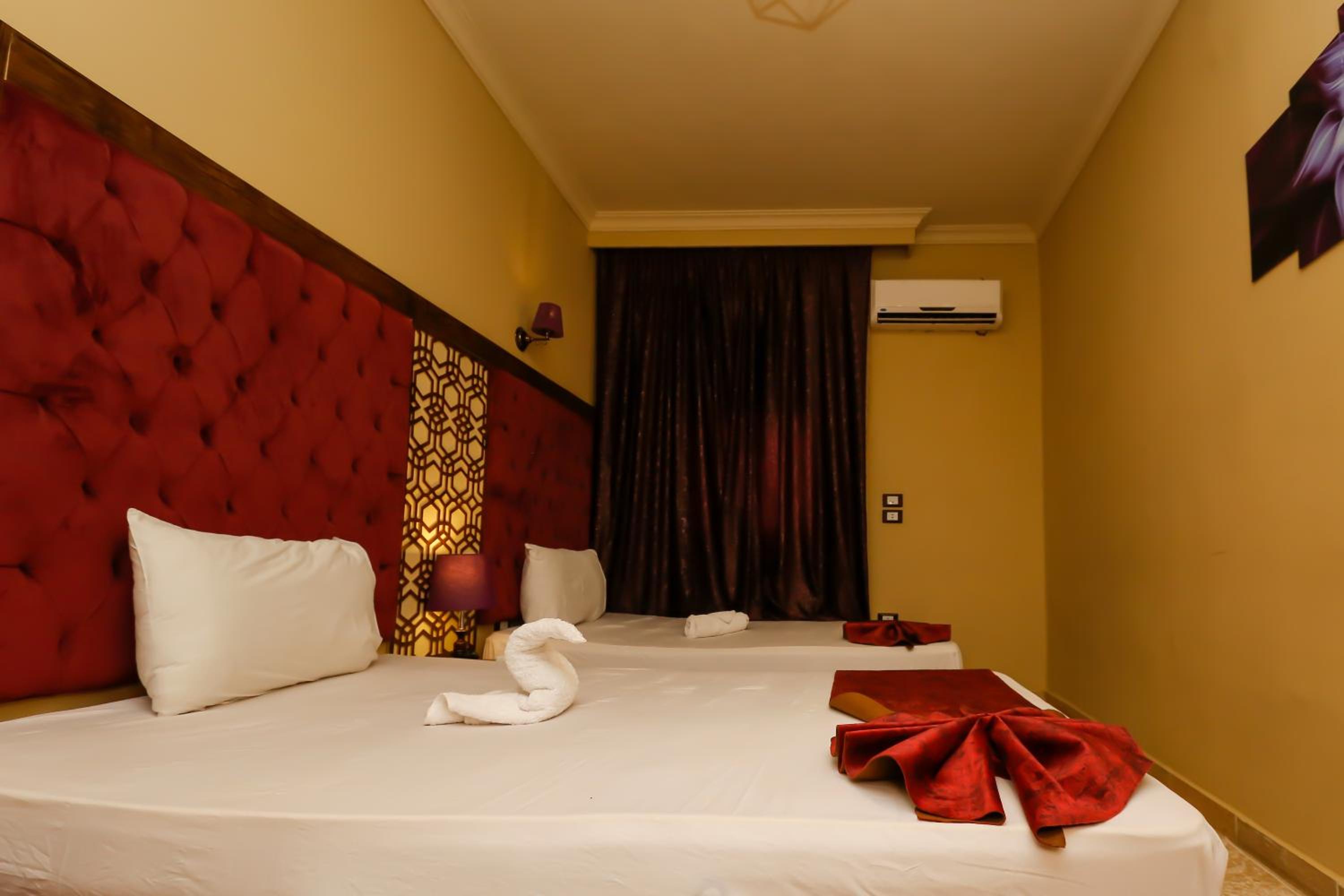 King Cheops Inn - Pyramid View