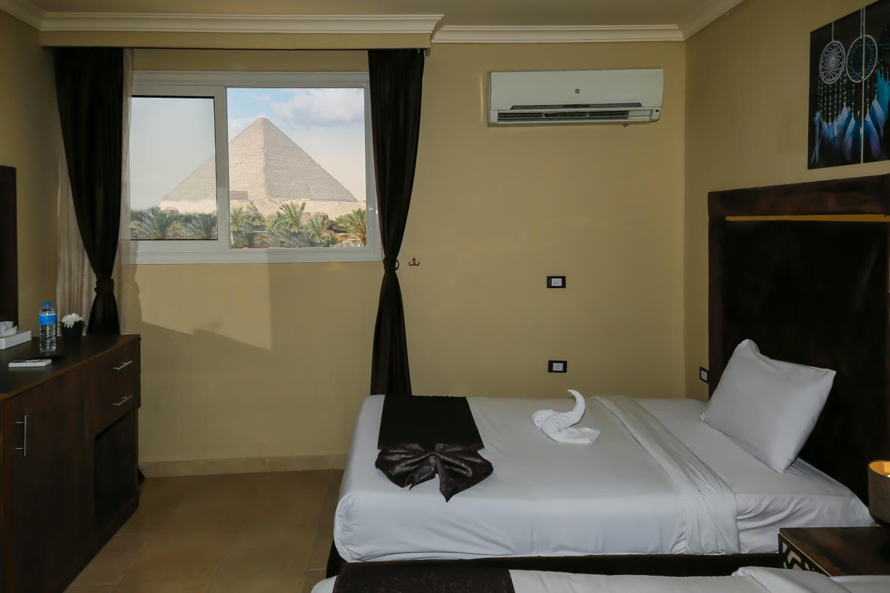 King Cheops Inn - Pyramid View