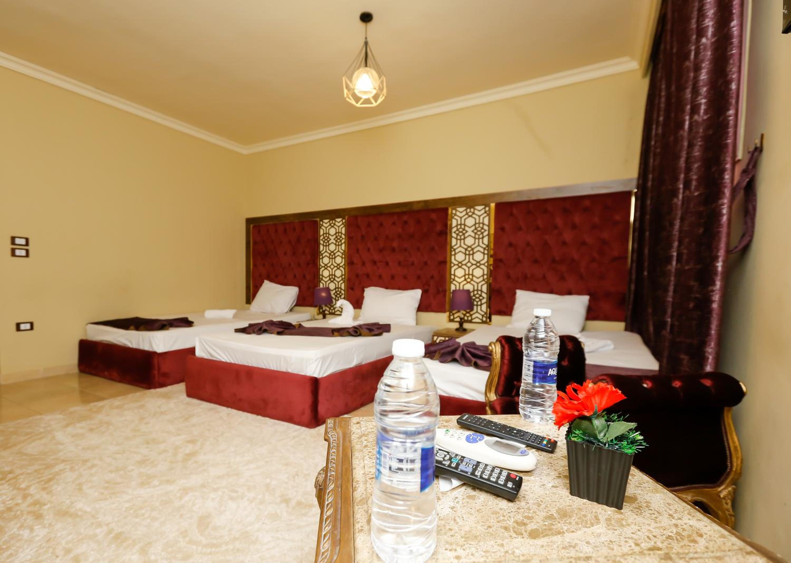 King Cheops Inn - Pyramid View