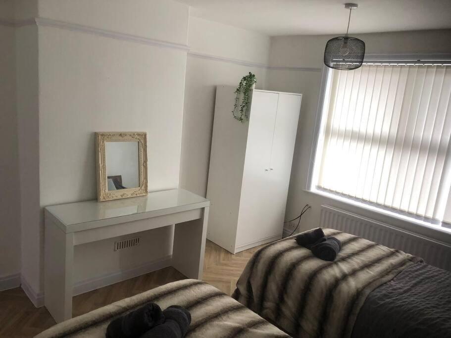 15 Comfort House 2 bed townhouse with parking