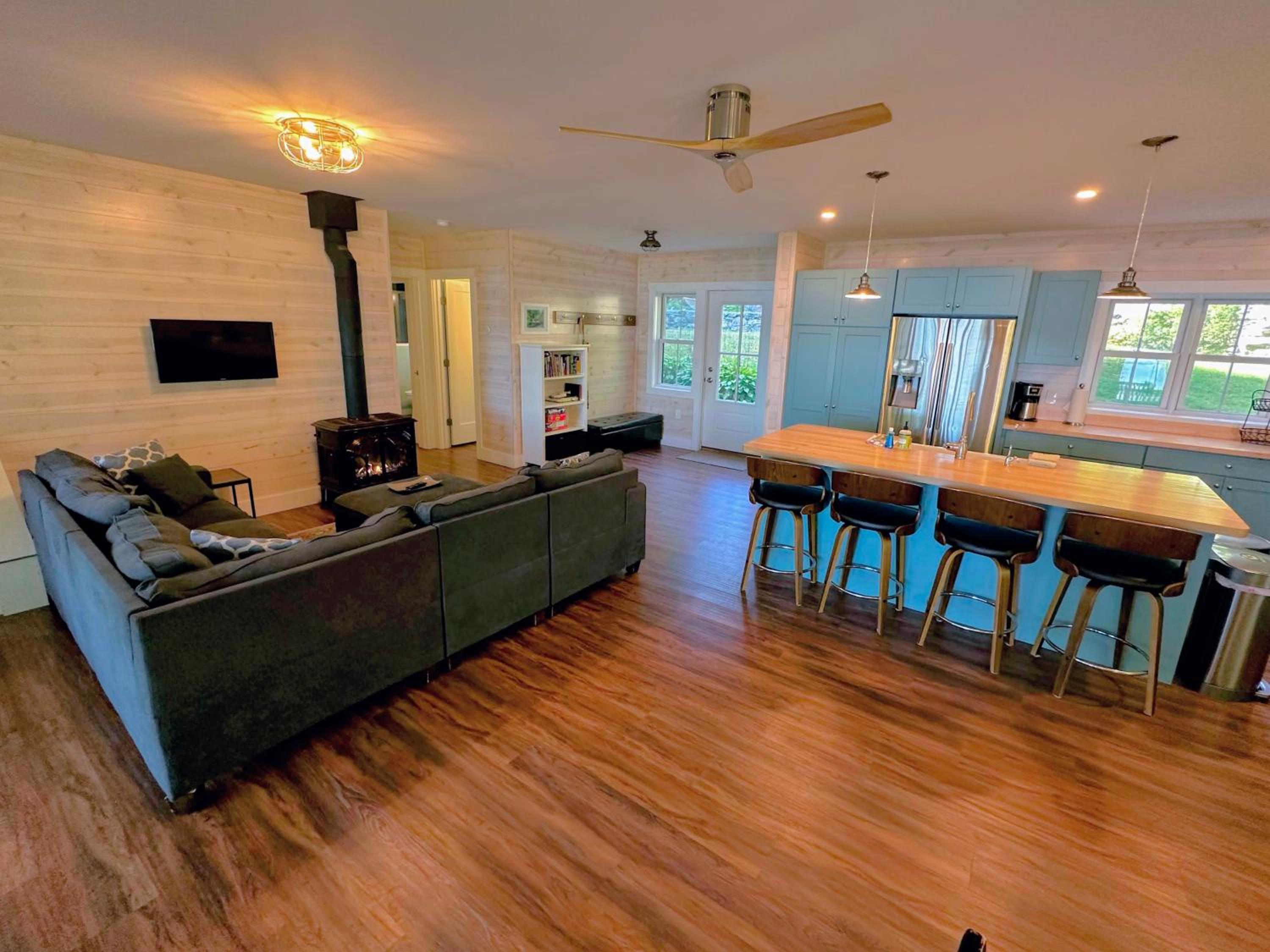 91WR Lake vibes and views at this waterfront home in the the White Mountains! Rest, relax, explore! view 5