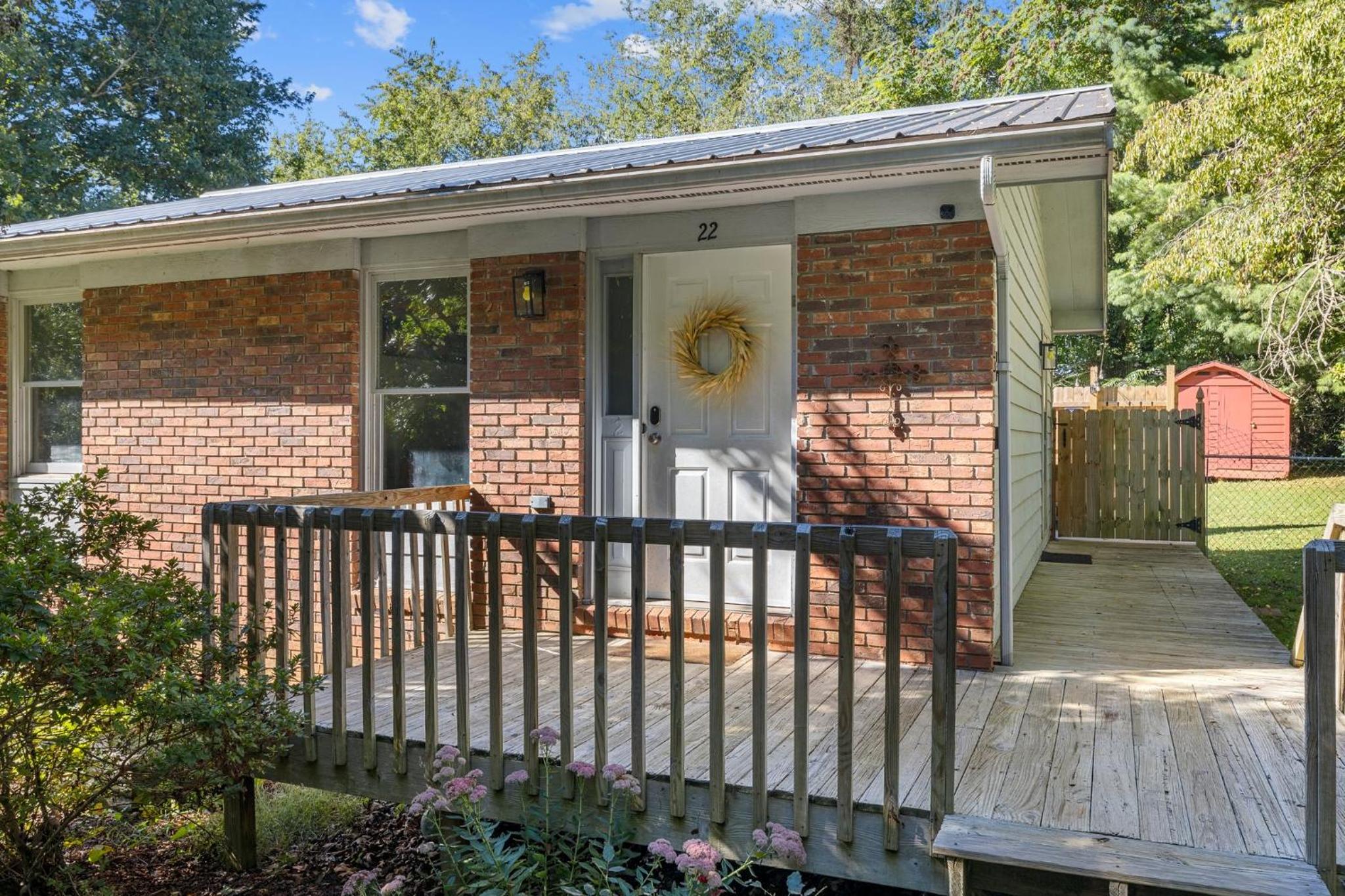 Hotel Hot Tub -King Bed -3 Miles to Downtown -Simply - Image 1