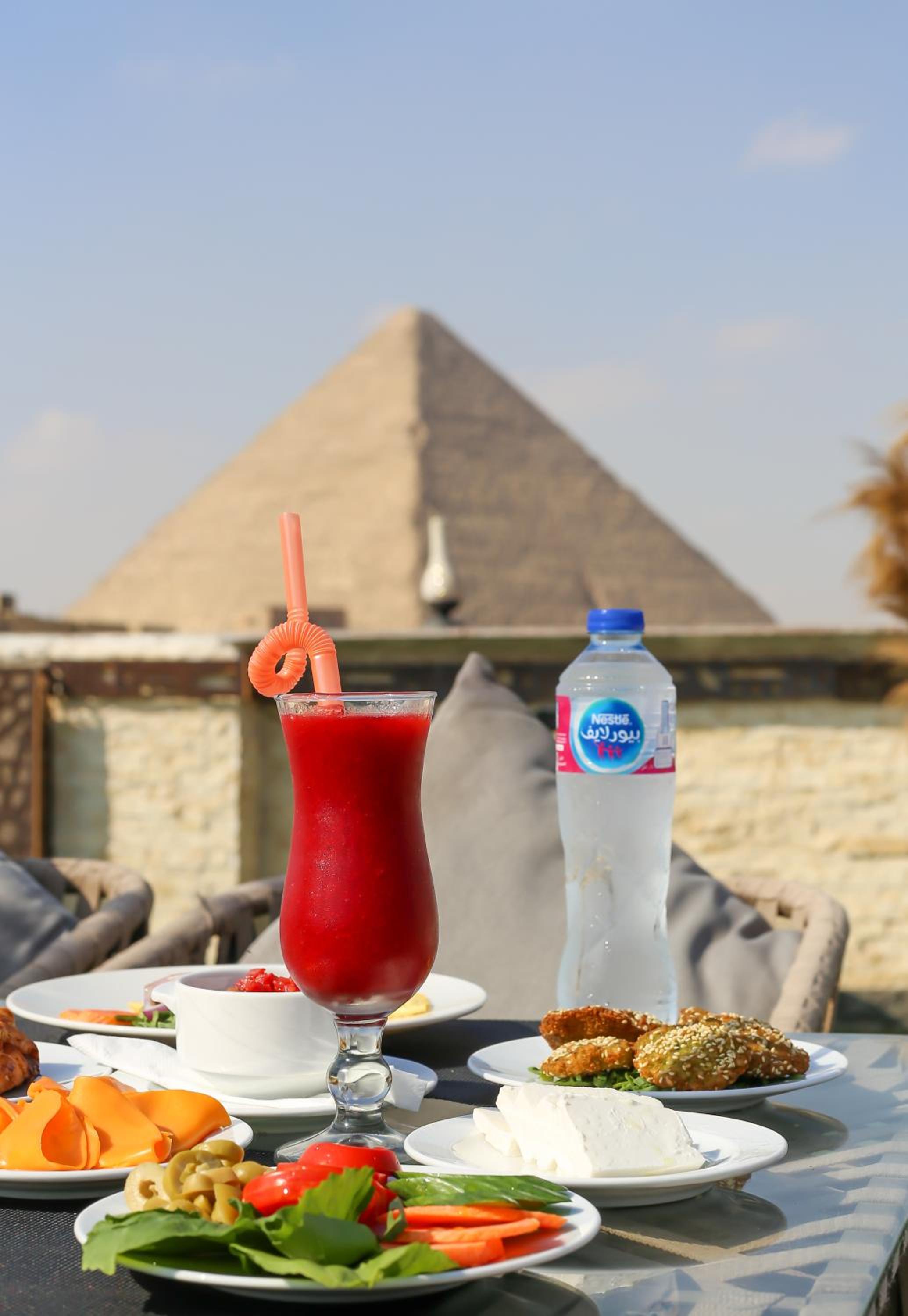King Cheops Inn - Pyramid View