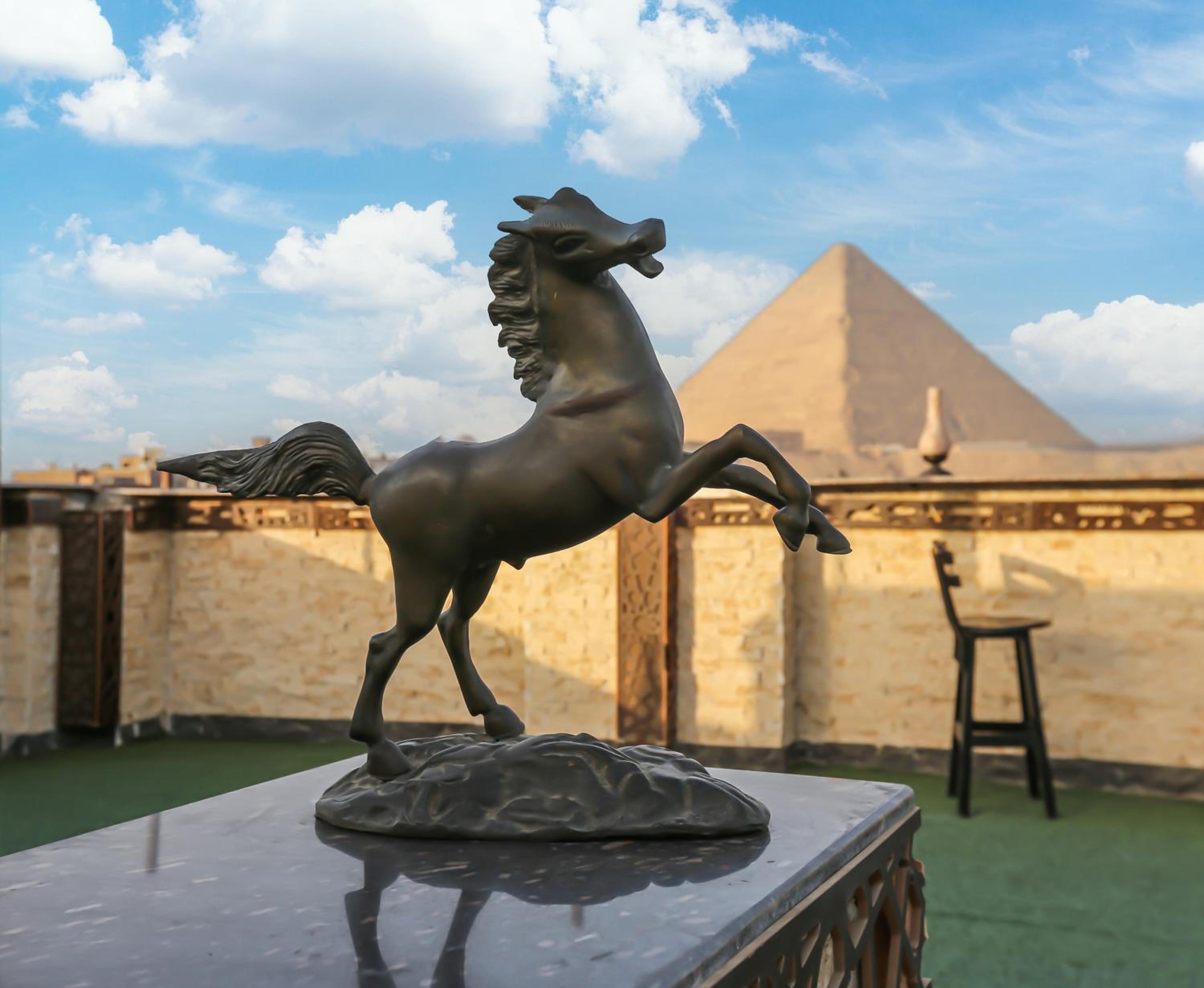 King Cheops Inn - Pyramid View