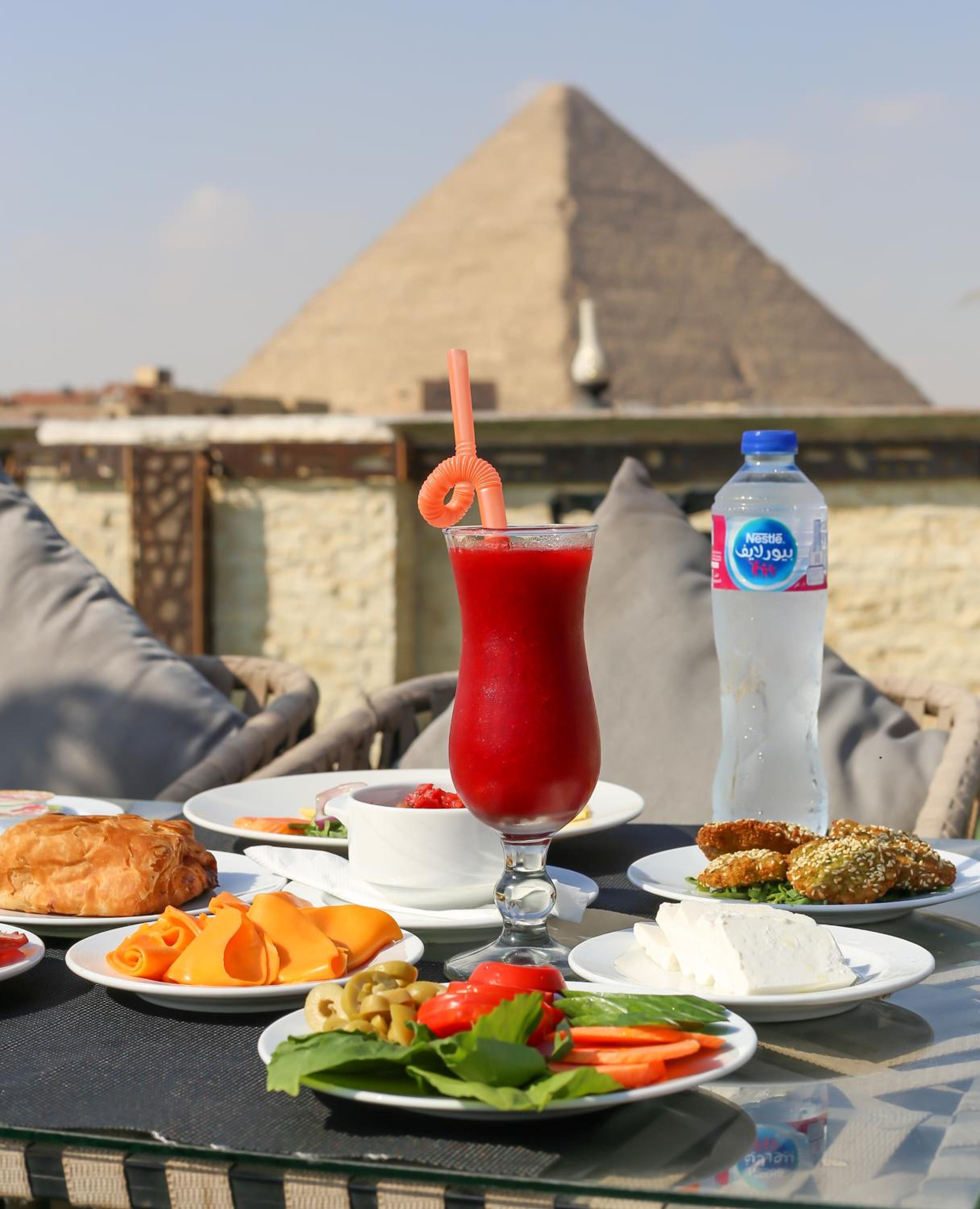 King Cheops Inn - Pyramid View