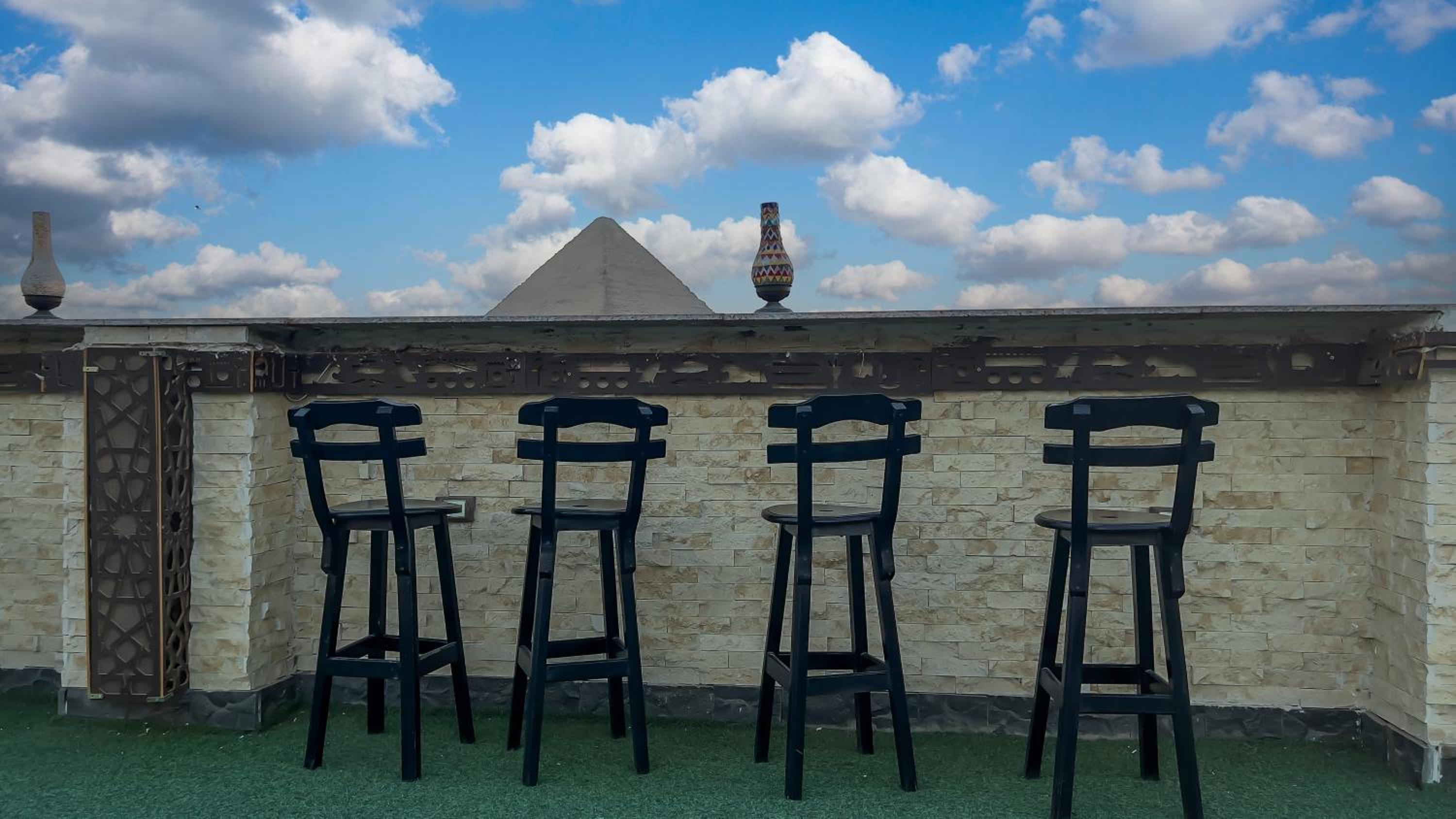 King Cheops Inn - Pyramid View