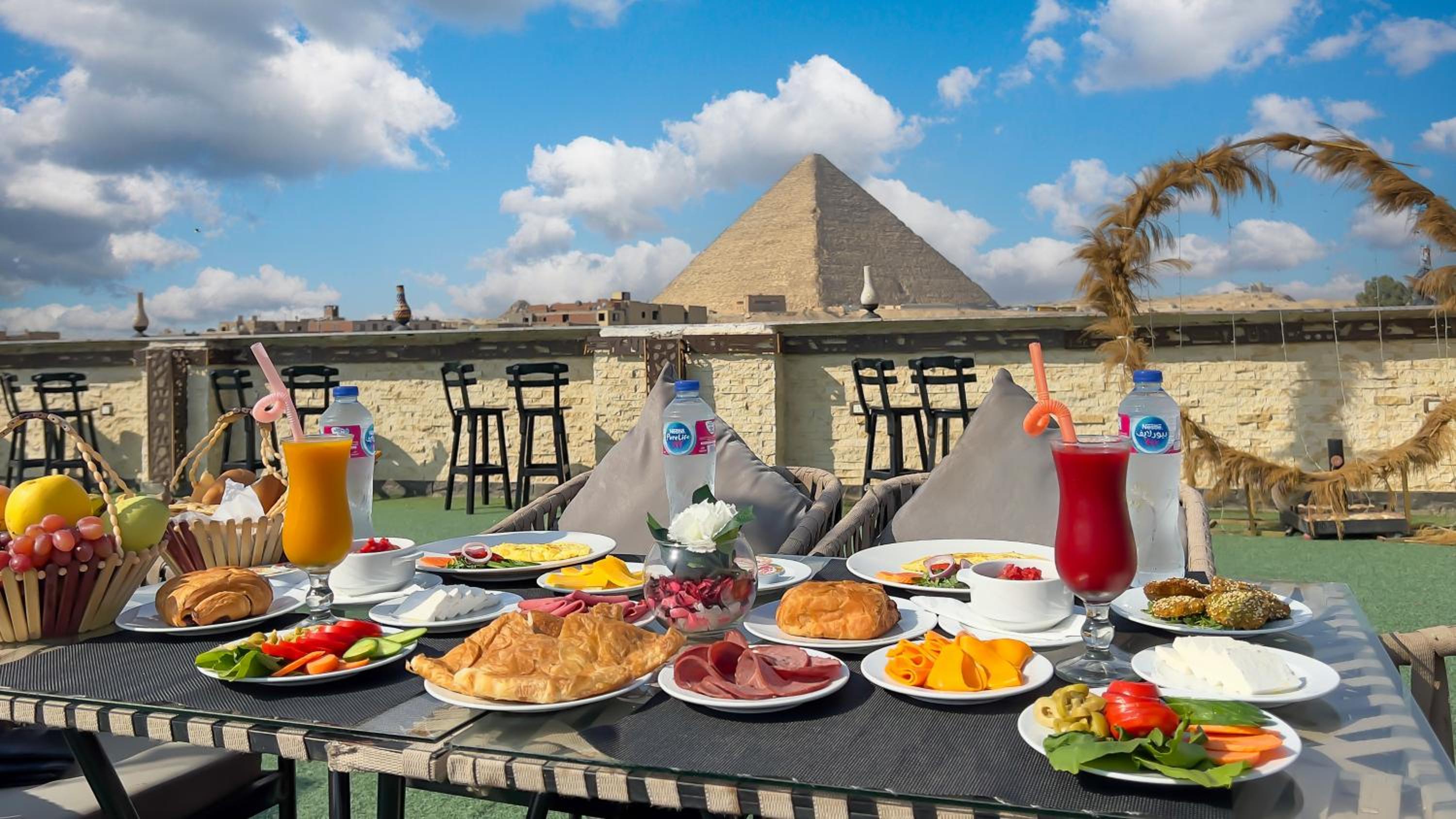 King Cheops Inn - Pyramid View