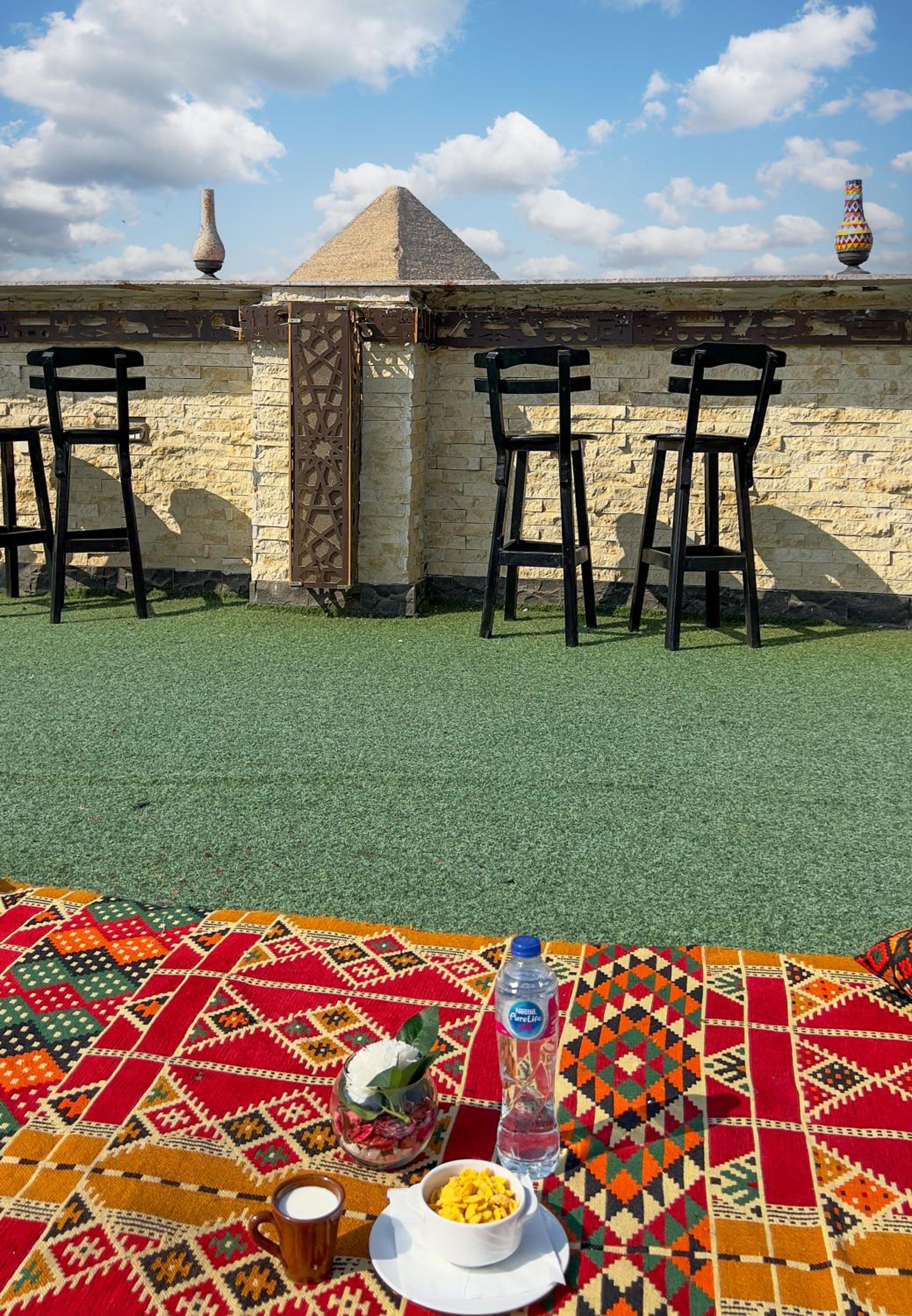 King Cheops Inn - Pyramid View
