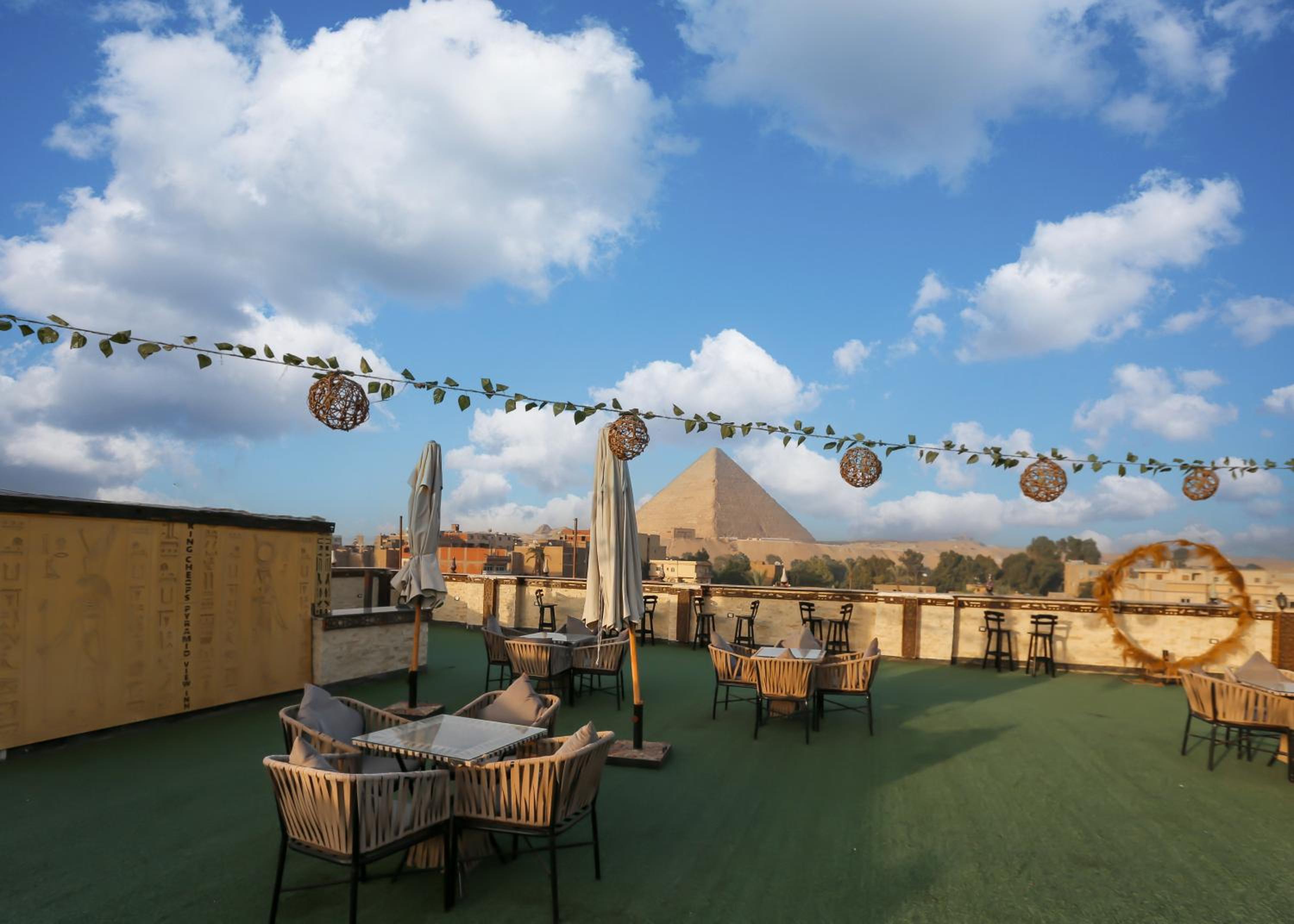 King Cheops Inn - Pyramid View