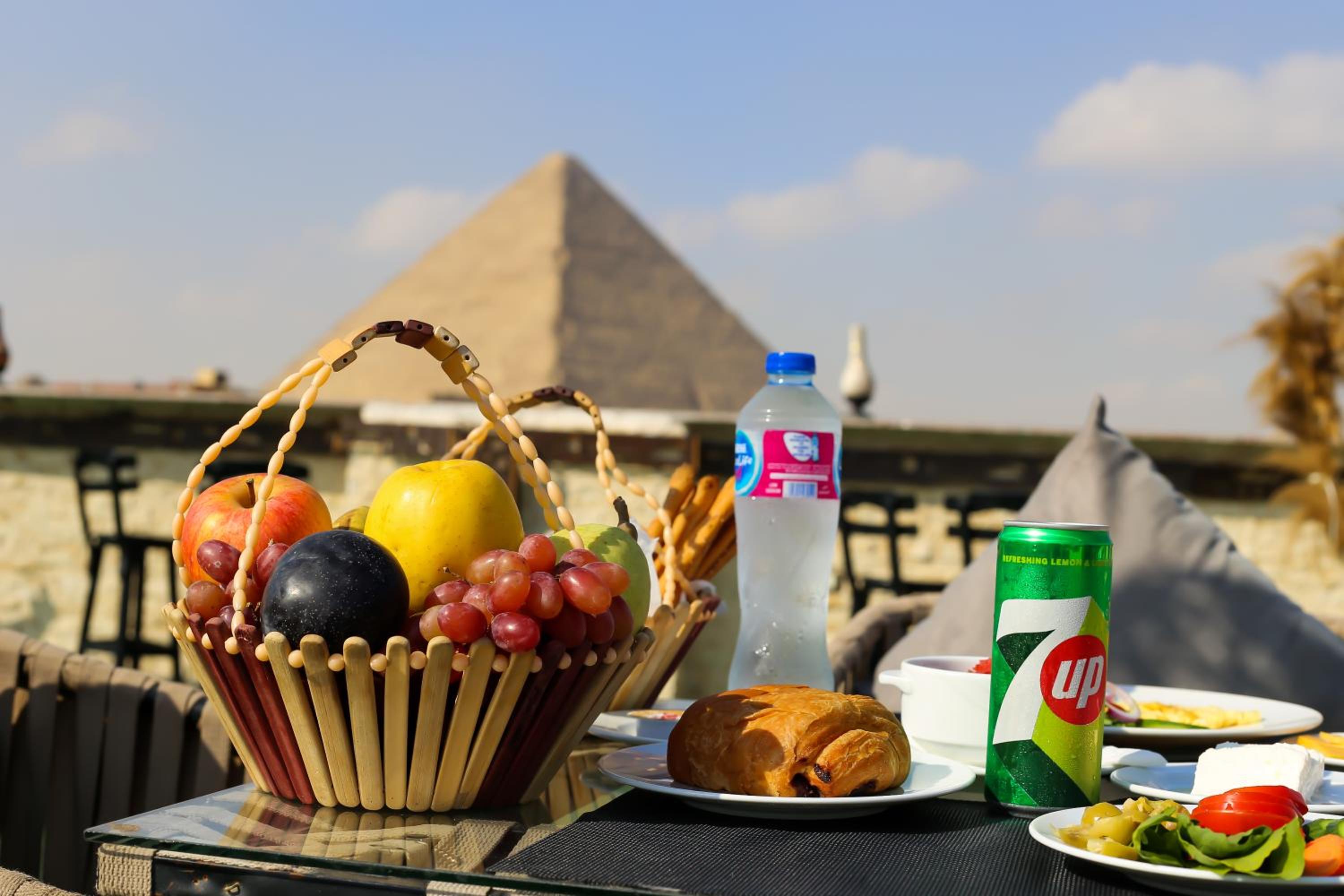 King Cheops Inn - Pyramid View