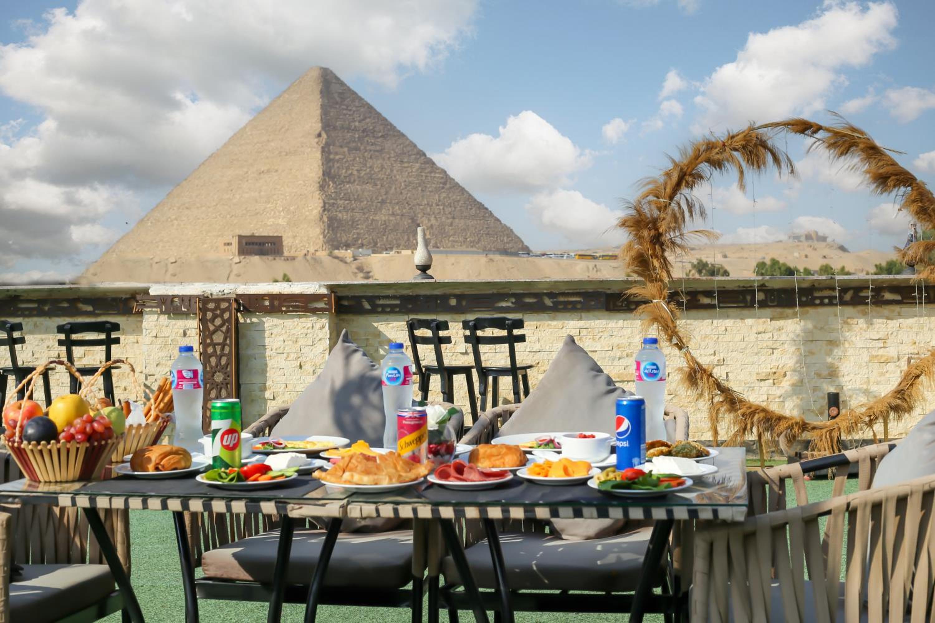 King Cheops Inn - Pyramid View