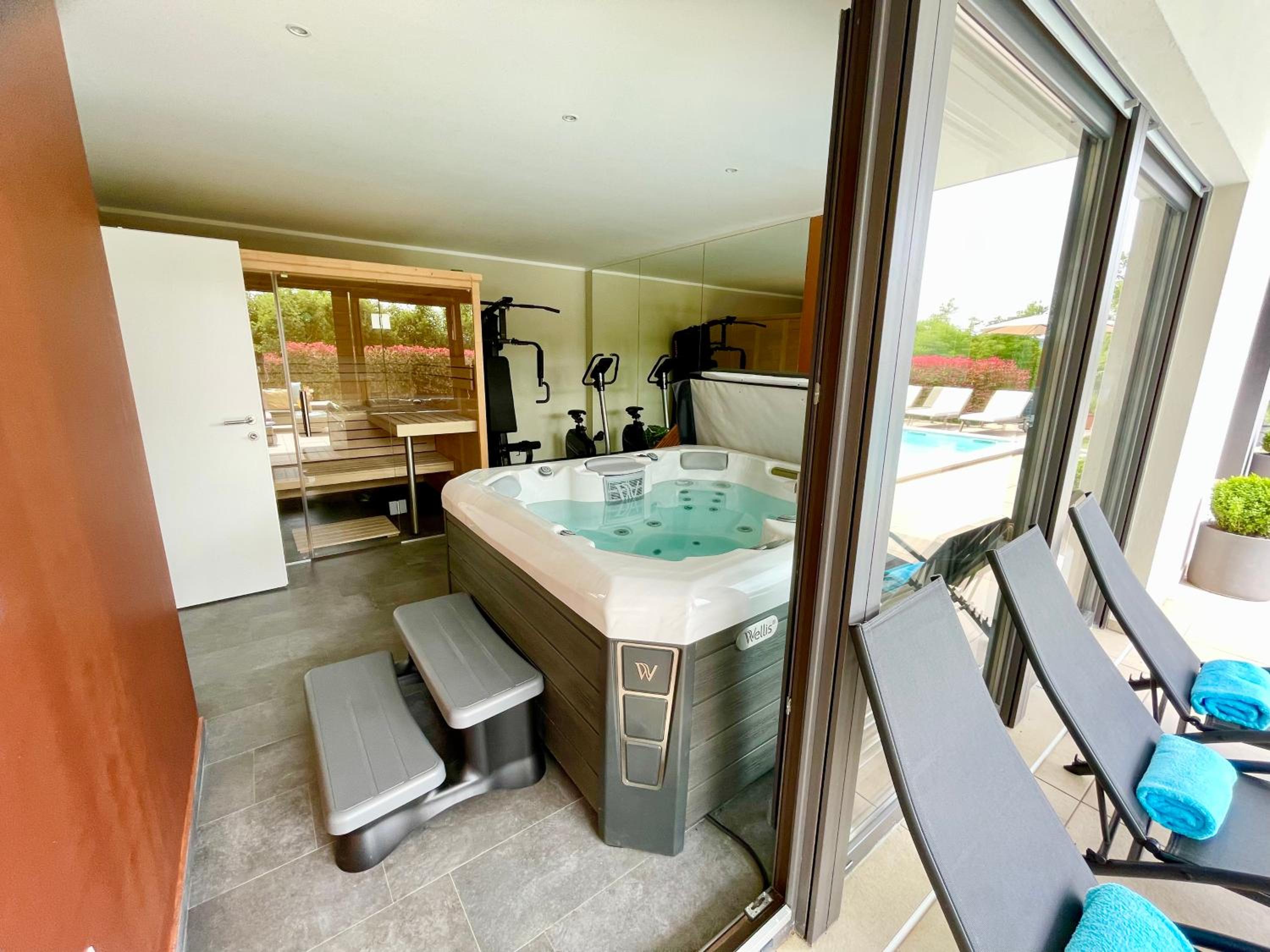 Luxury Villa Hedone with heated pool, welness and playground view 2