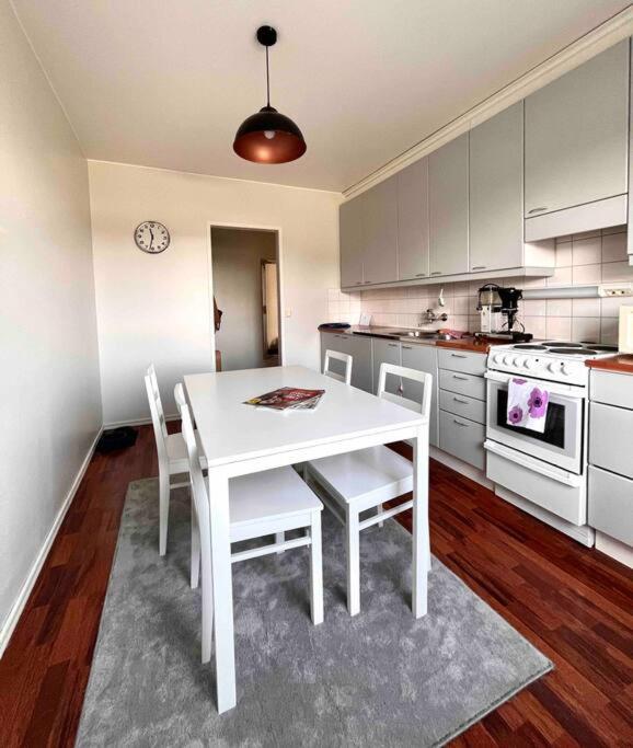 A stylish, newly decorated home! view 4