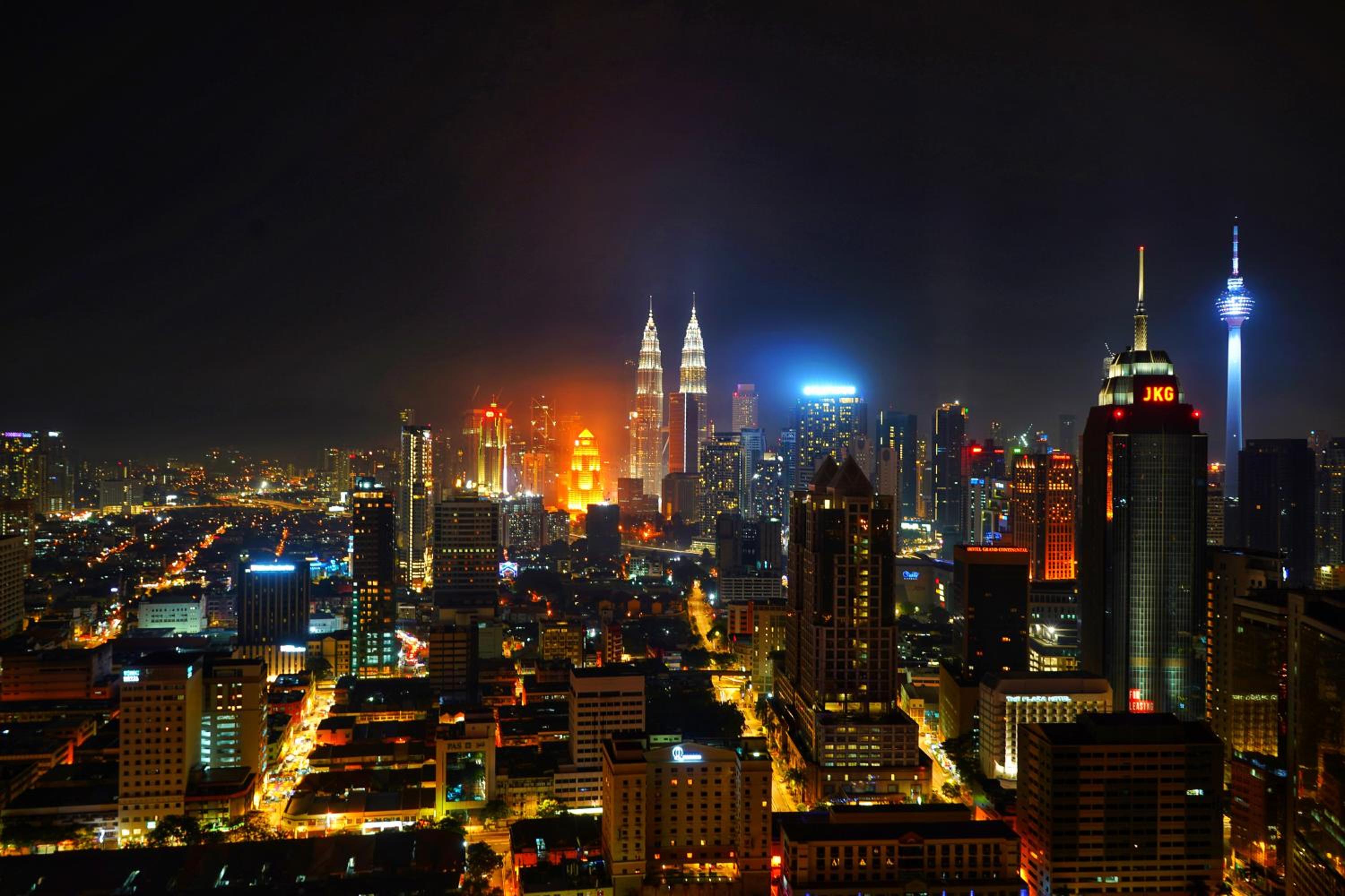 KL city 2 room in Regalia suites @ KLCC view infinity pool