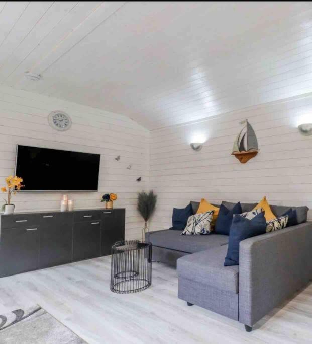 Saint Chads Lodge Near EDEN Luxulyan view 4