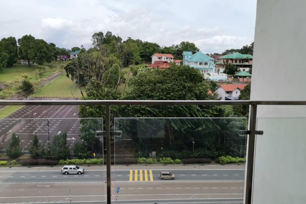 Cityview 2BR Country Garden Danga Bay - Natol