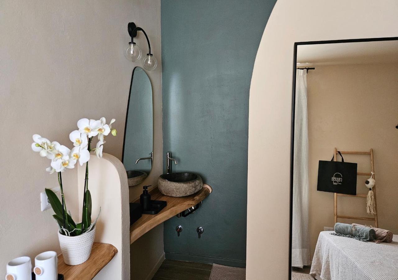 Rayuela Suites San Pantaleo view 3