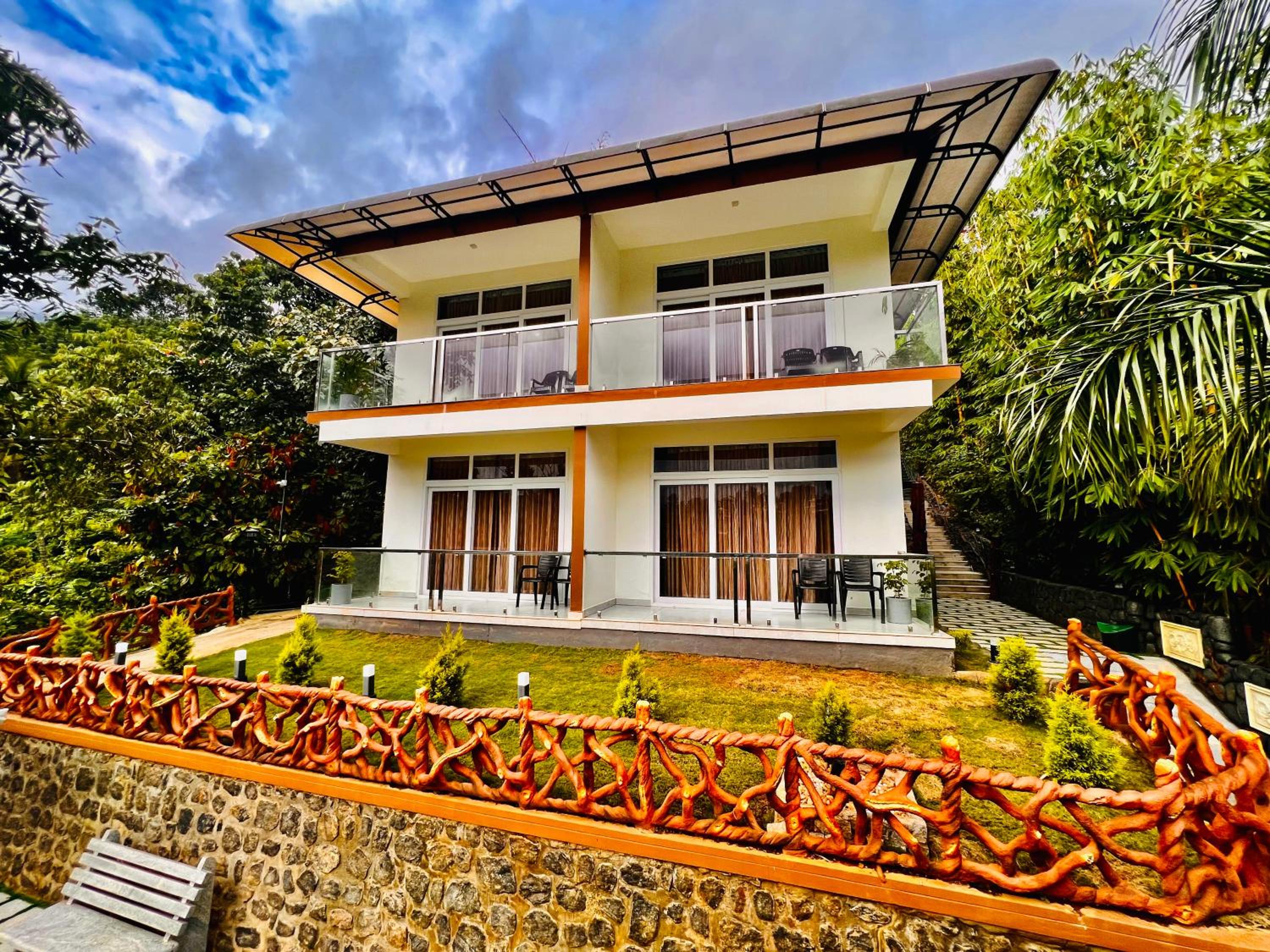 Blue Peaks Holidays Swimming Pool Cottage Munnar view 4