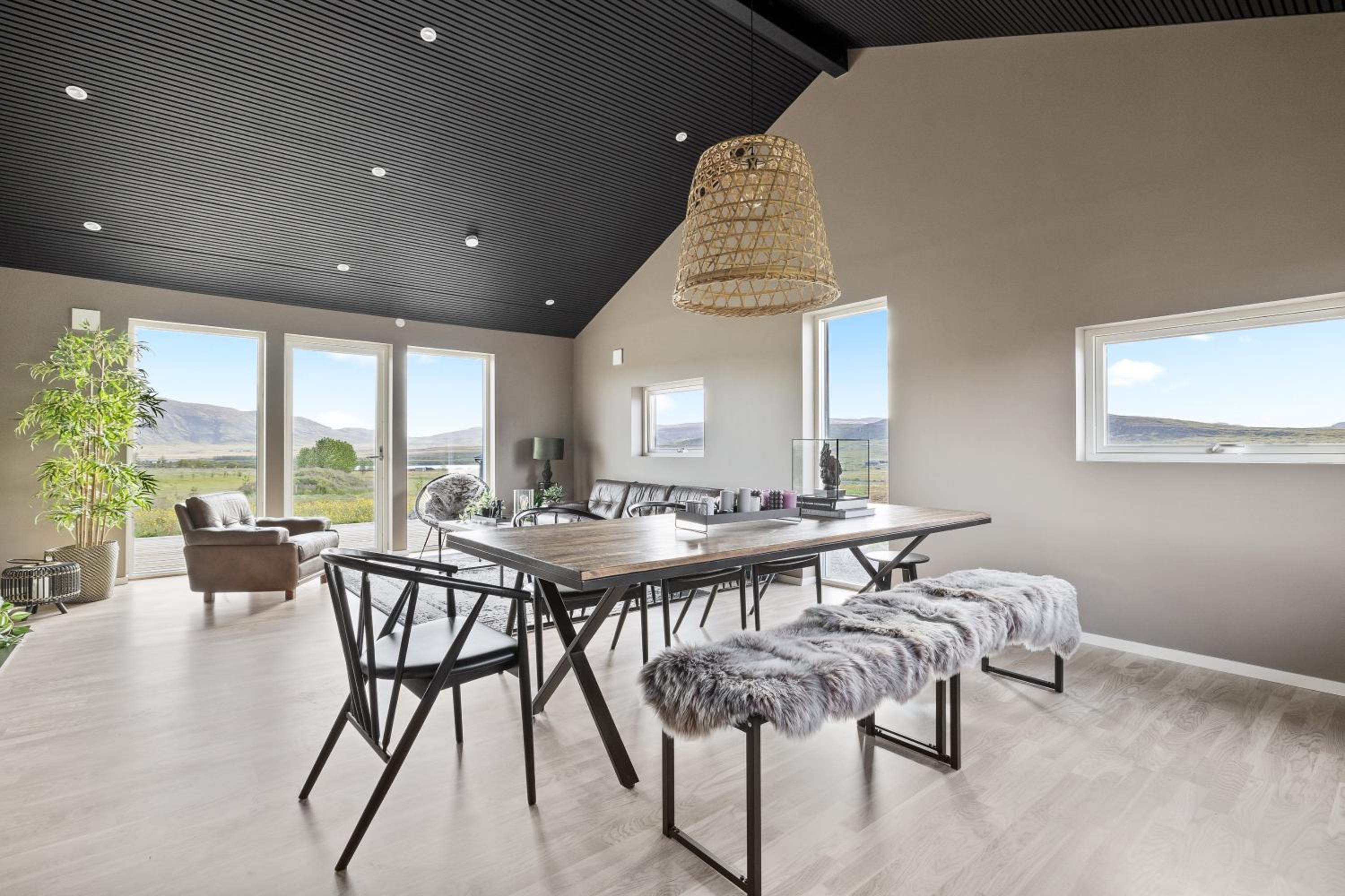 LL Properties - Serene Cabin - Golden Circle