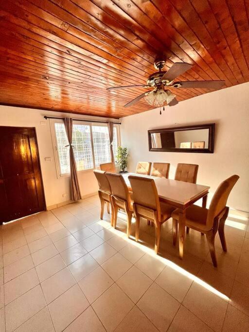 CASA CERCA A EL MAR CON PARQUEADERO
