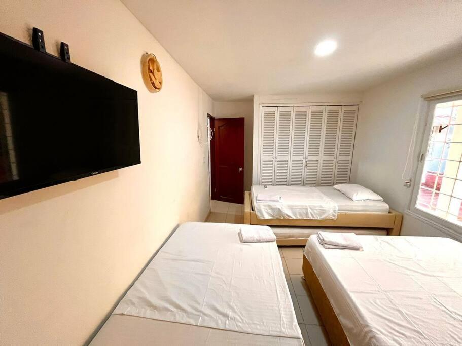 CASA CERCA A EL MAR CON PARQUEADERO