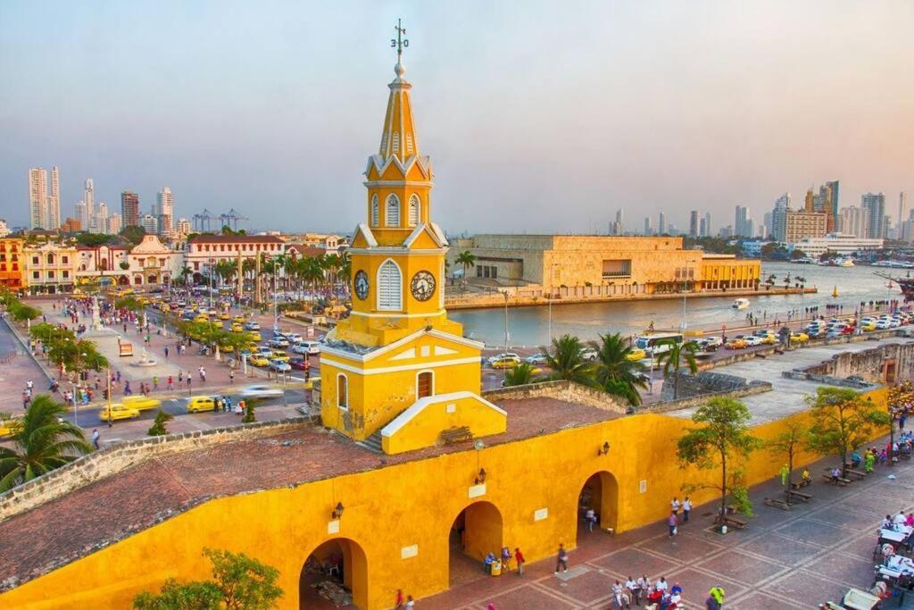 CASA CERCA A EL MAR CON PARQUEADERO