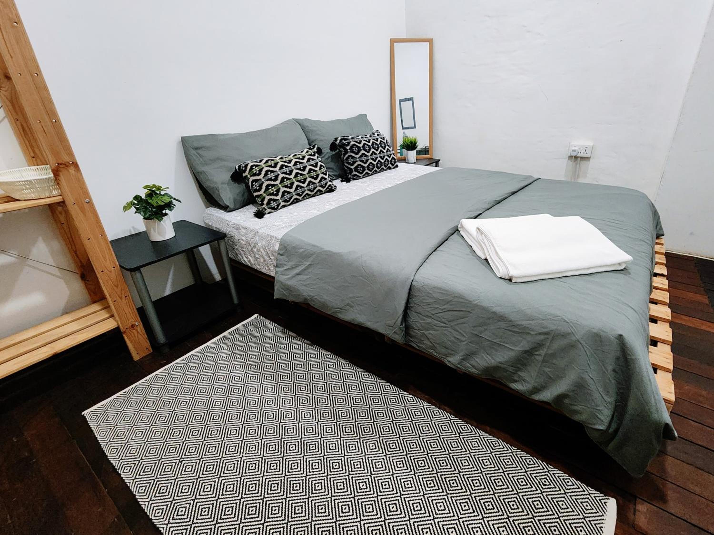 Upspot Kuching Waterfront Premium Hostel