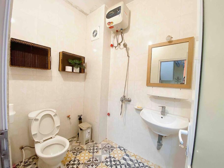 4 Bed Rooms with Kitchen for 11 guests Family-friendly Home in Hanoi Old Quarter