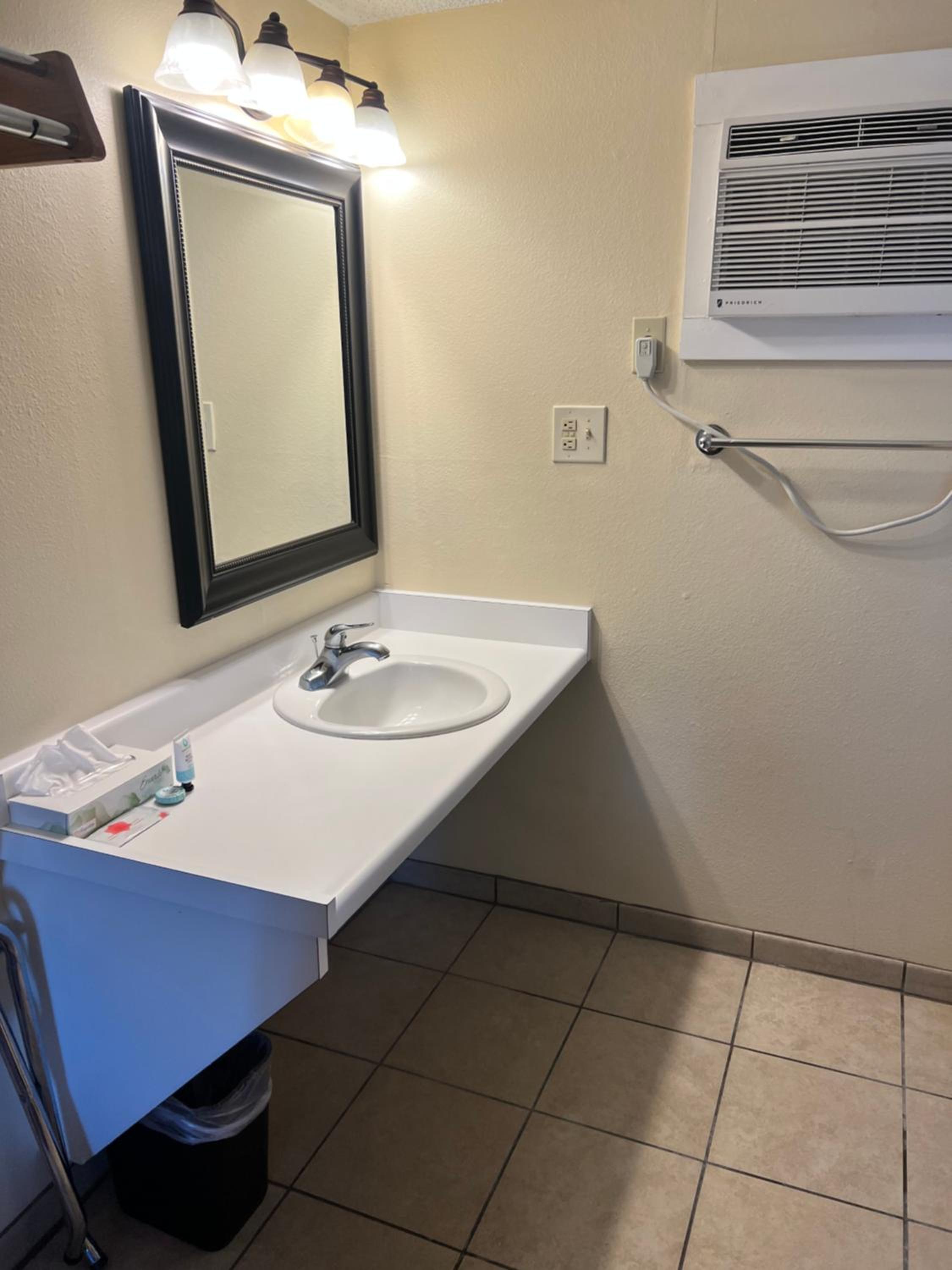Ashland Vacations - Timbers INN and Suites - Property Image 2