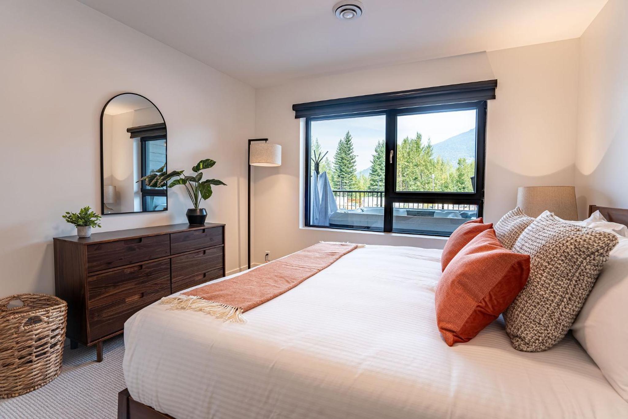 Huckin' Harry's by Revelstoke Vacations