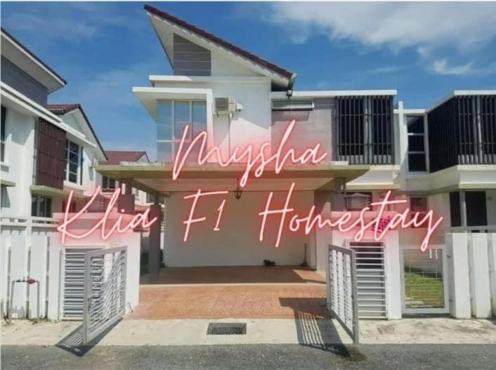 Mysha KLIA F1 Homestay with pool,WiFi , Netflix photo 4