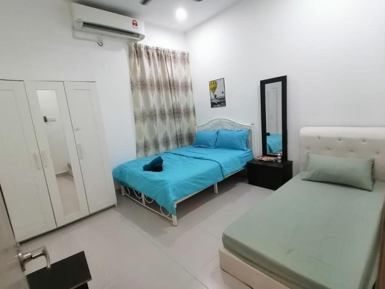 Mysha KLIA F1 Homestay with pool,WiFi , Netflix