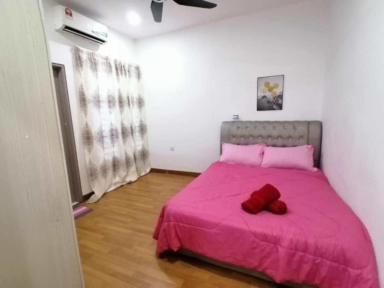 Mysha KLIA F1 Homestay with pool,WiFi , Netflix, photo 12