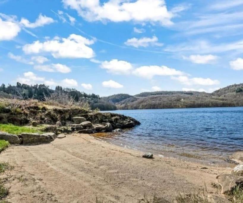 Gemütliches helles Ferienhaus am See mit Panoramaseeblick + Hütte und nahe Meer view 2