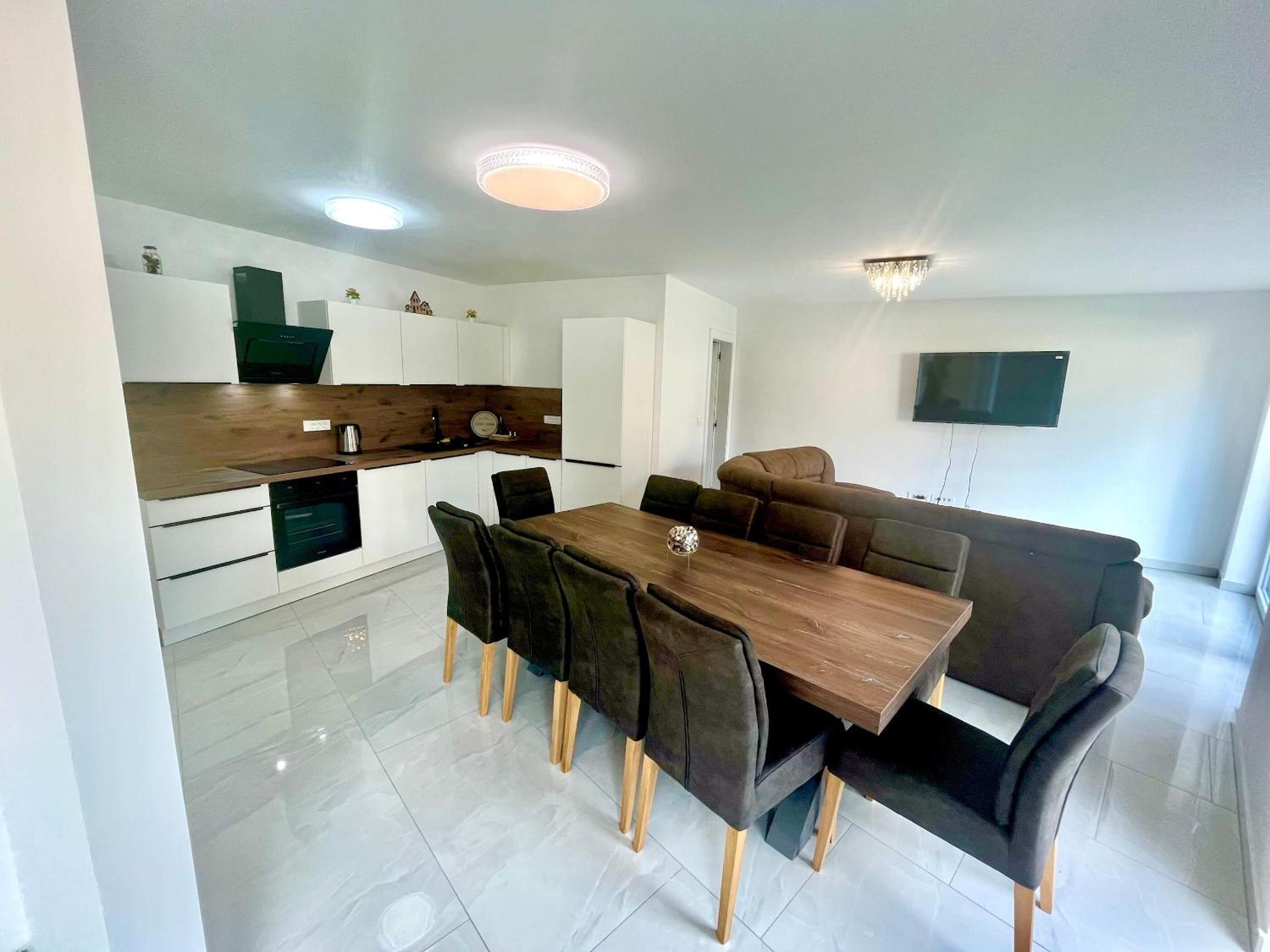 Jacobs Legacy - 4 Bedroom House, Free Parking, near City Center