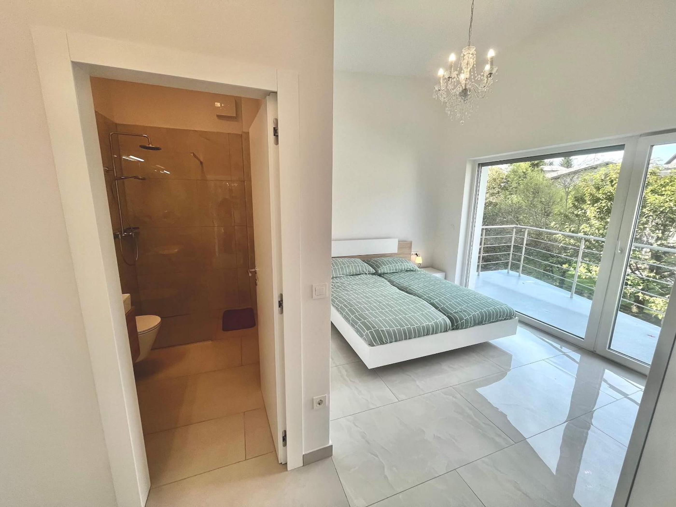 Jacobs Legacy - 4 Bedroom House, Free Parking, near City Center