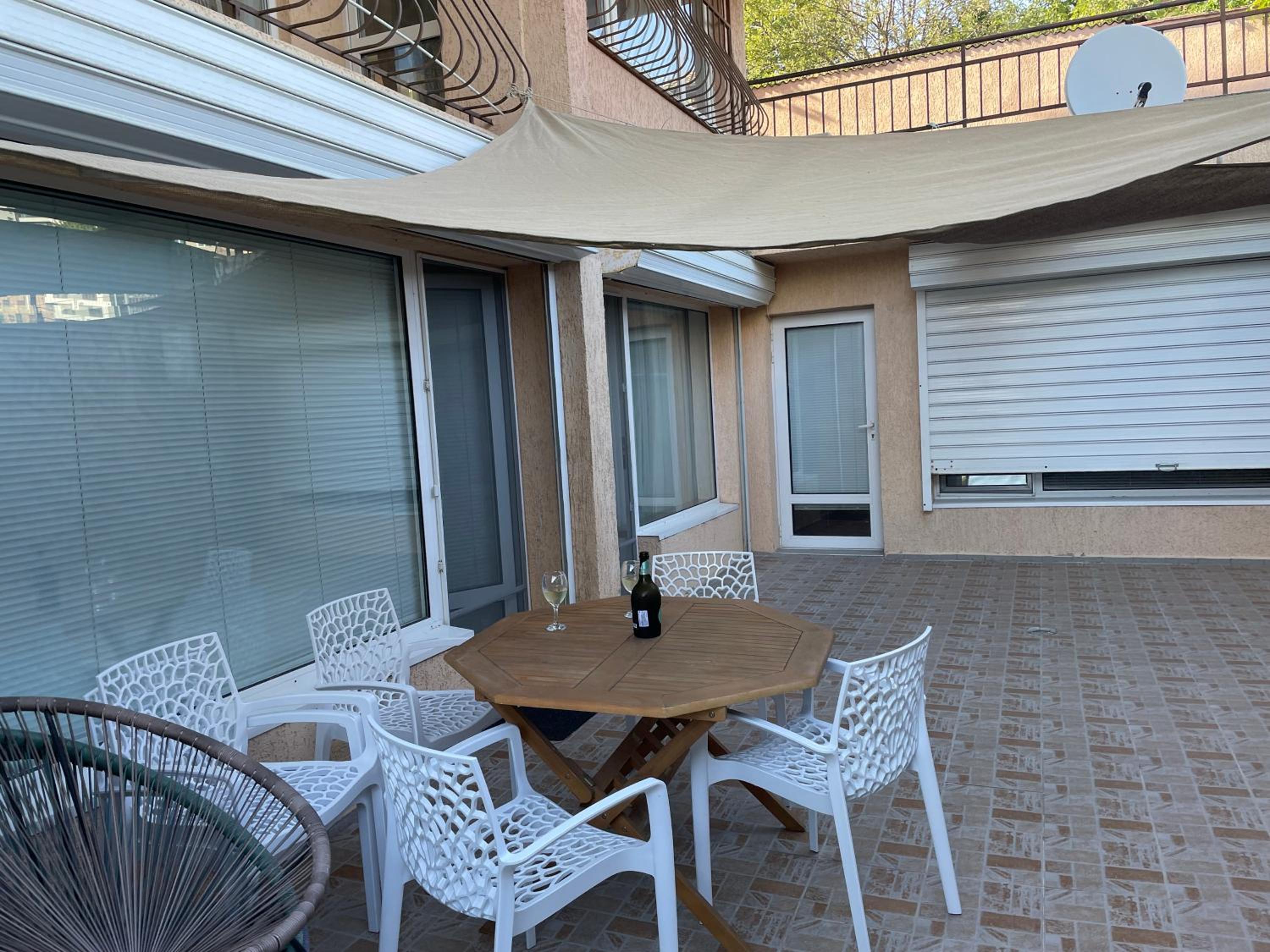 Cosy Breeze Apartment