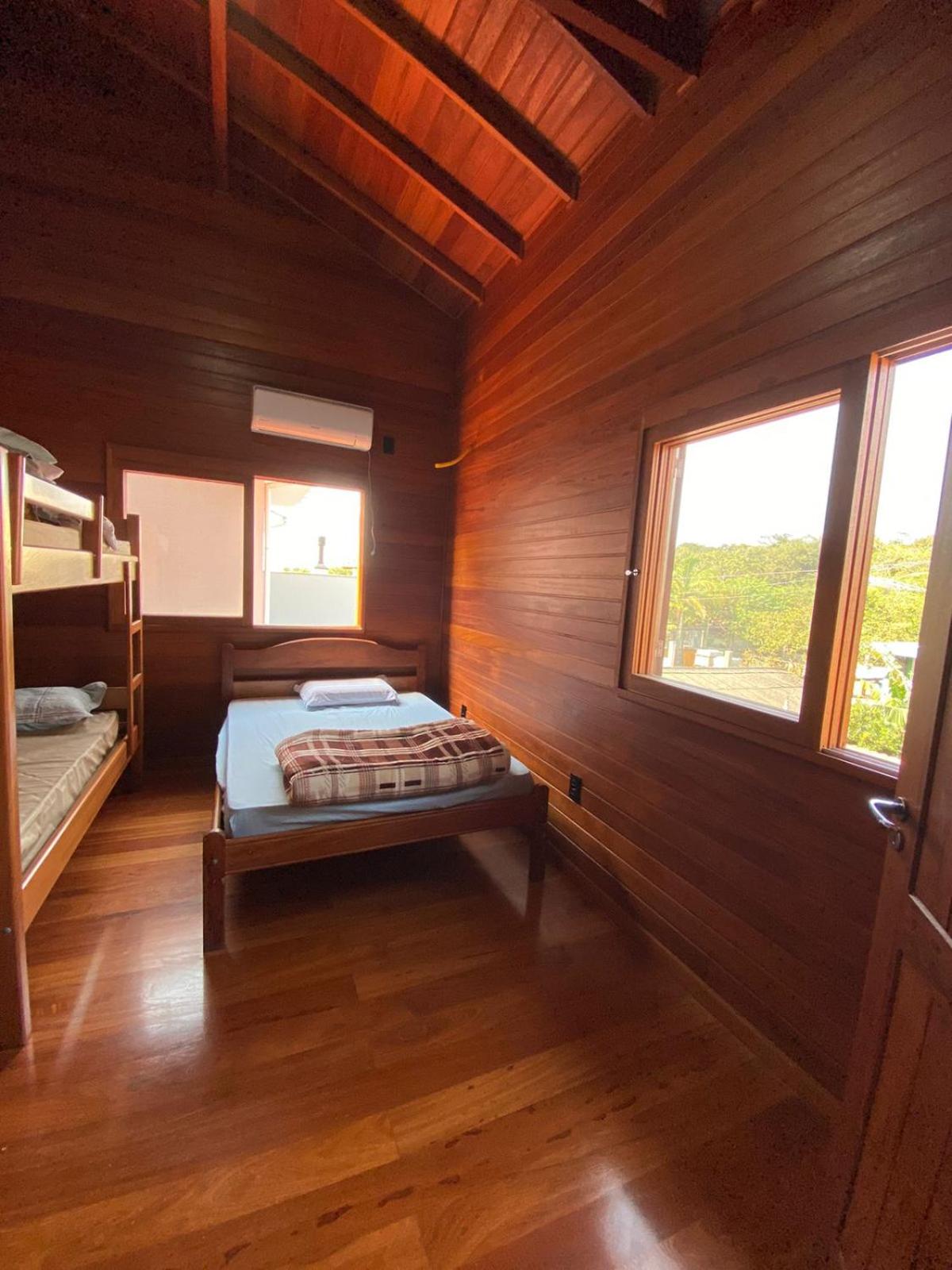 Casa espaçosa na Guarda do Embaú