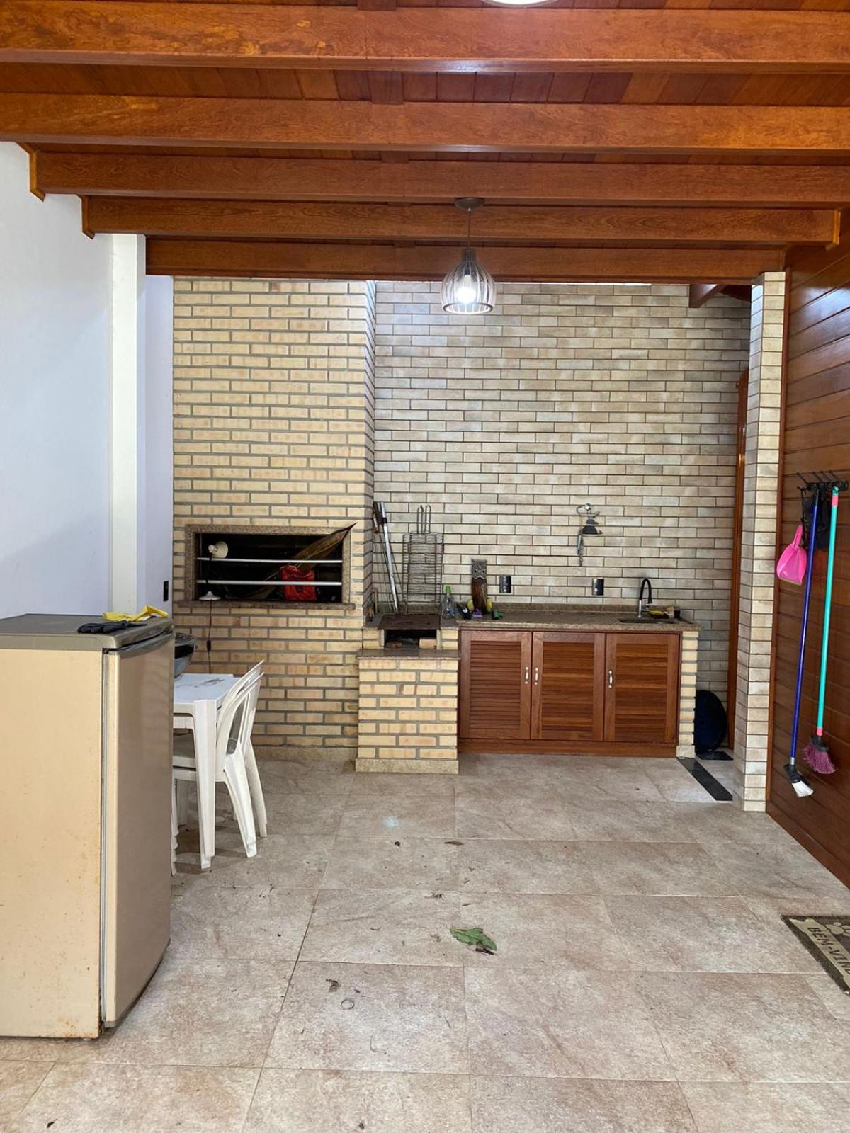 Casa espaçosa na Guarda do Embaú