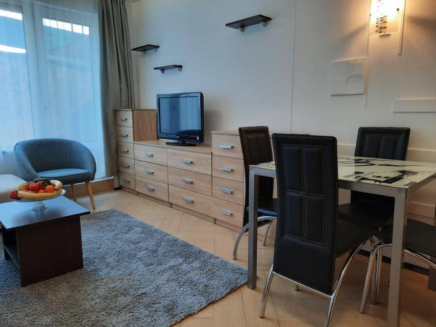 Cosy Breeze Apartment