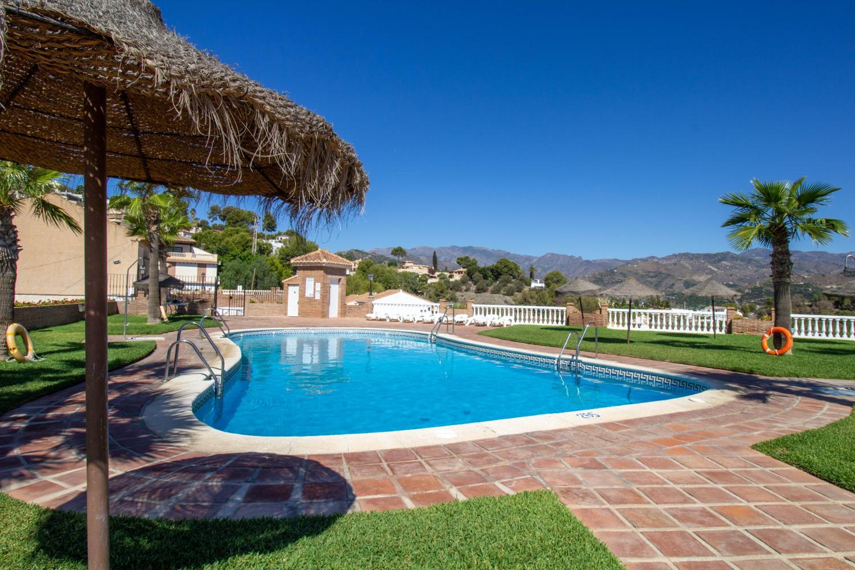 Hotel RentitSpain Vistas Increíbles en Apartamento Lambda 2 - Image 1