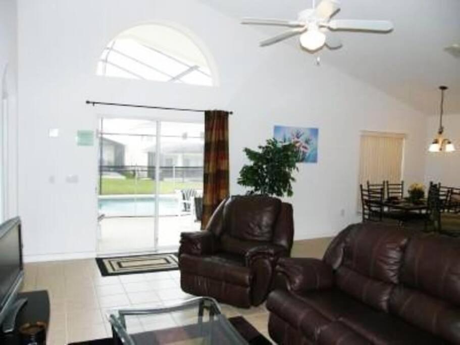 Highgate Park Villa with private Swimming Pool. view 3