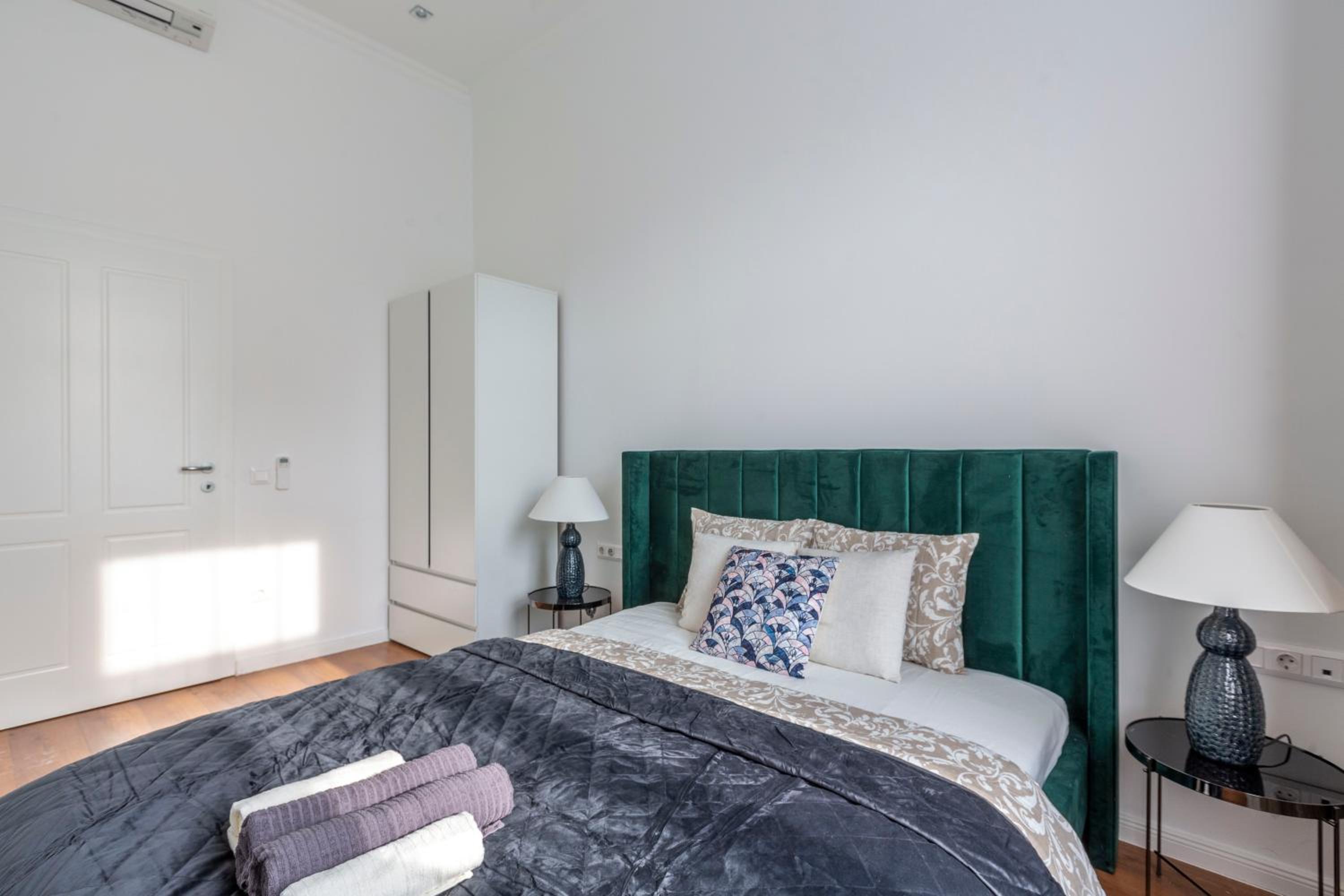 Glorious Central Apartment next to the New York Café