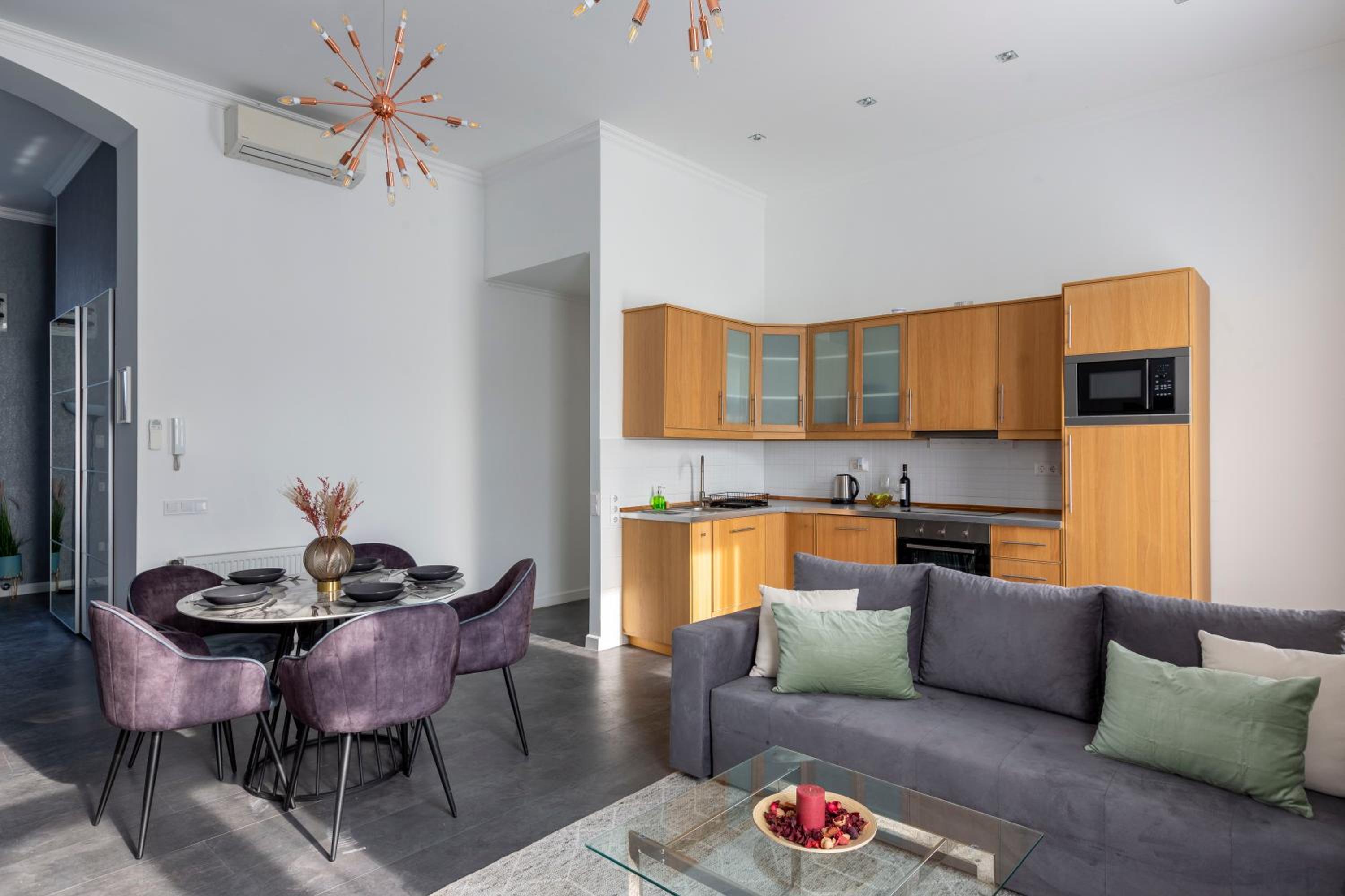 Glorious Central Apartment next to the New York Café